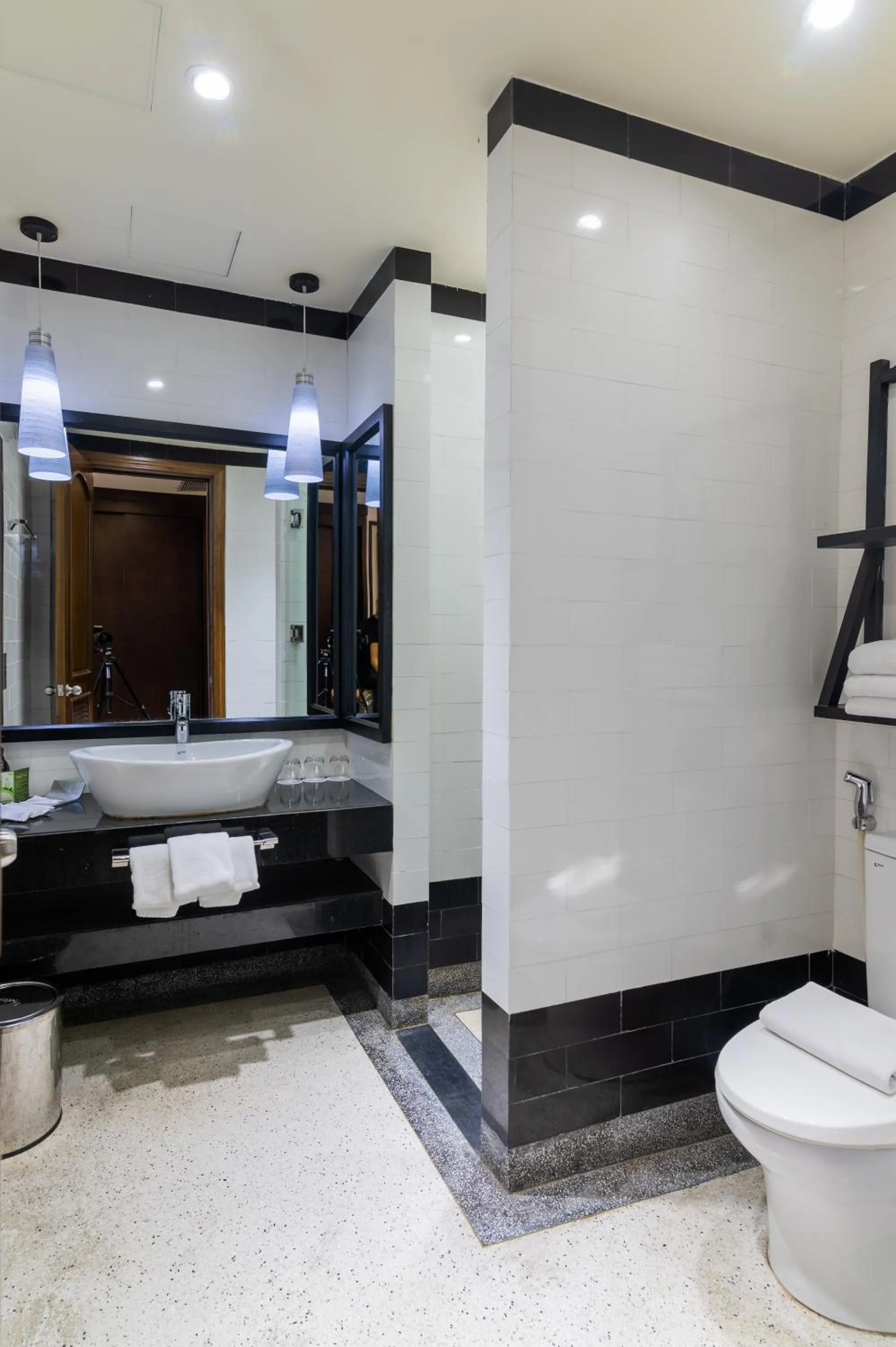 Toilet in Villa Hue Hotel