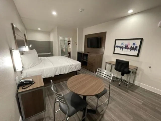 Palace Inn Blue - Garth Rd