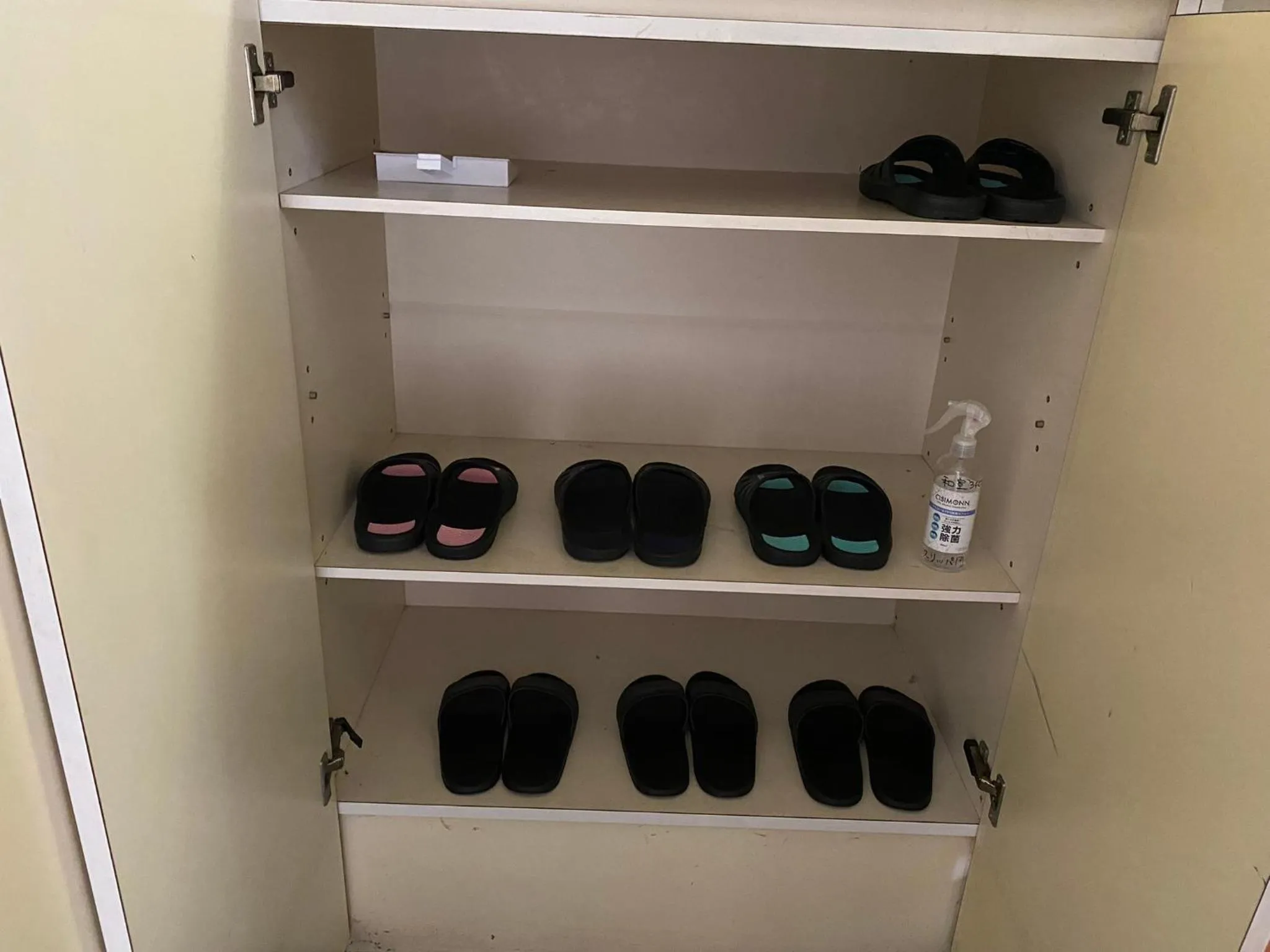 wardrobe in Palette Takashimadaira guest house