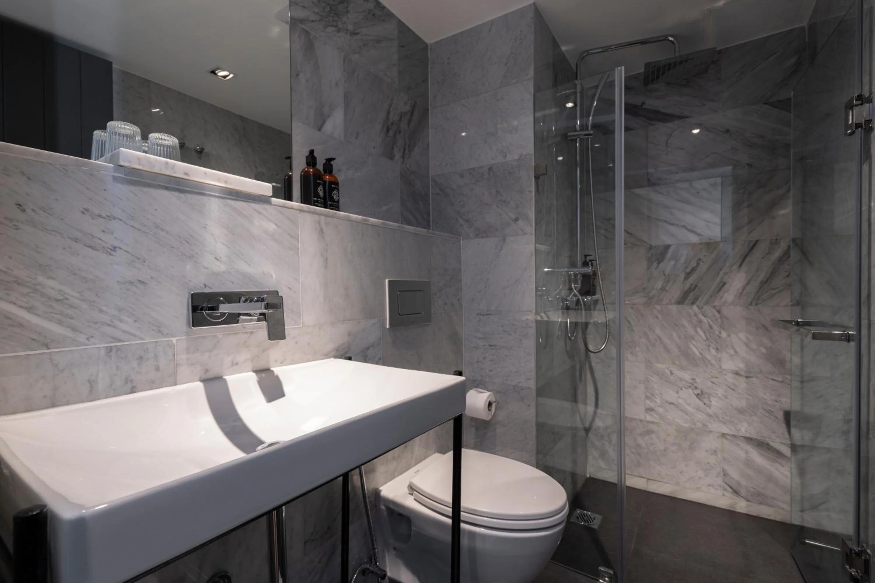 Bathroom in The Lantern Hatyai Hotel