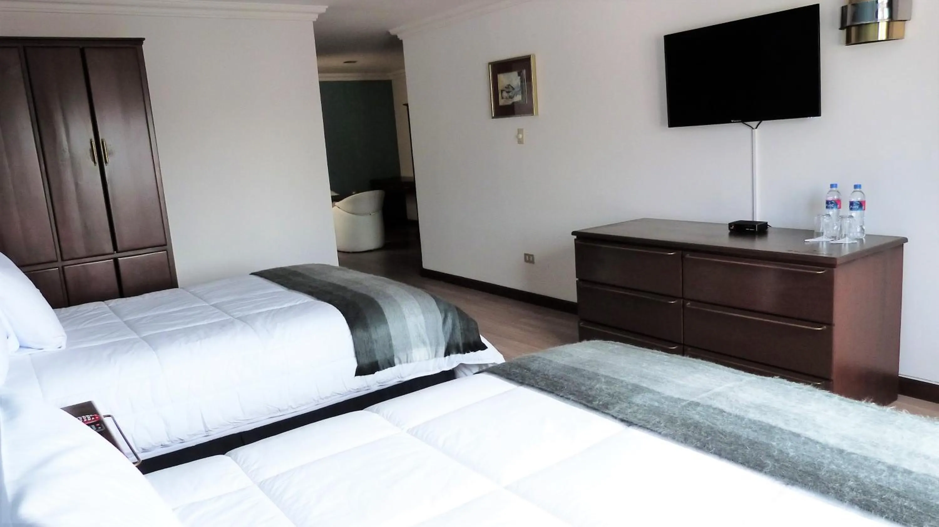 Communal lounge/ TV room, Bed in Hotel El Conquistador