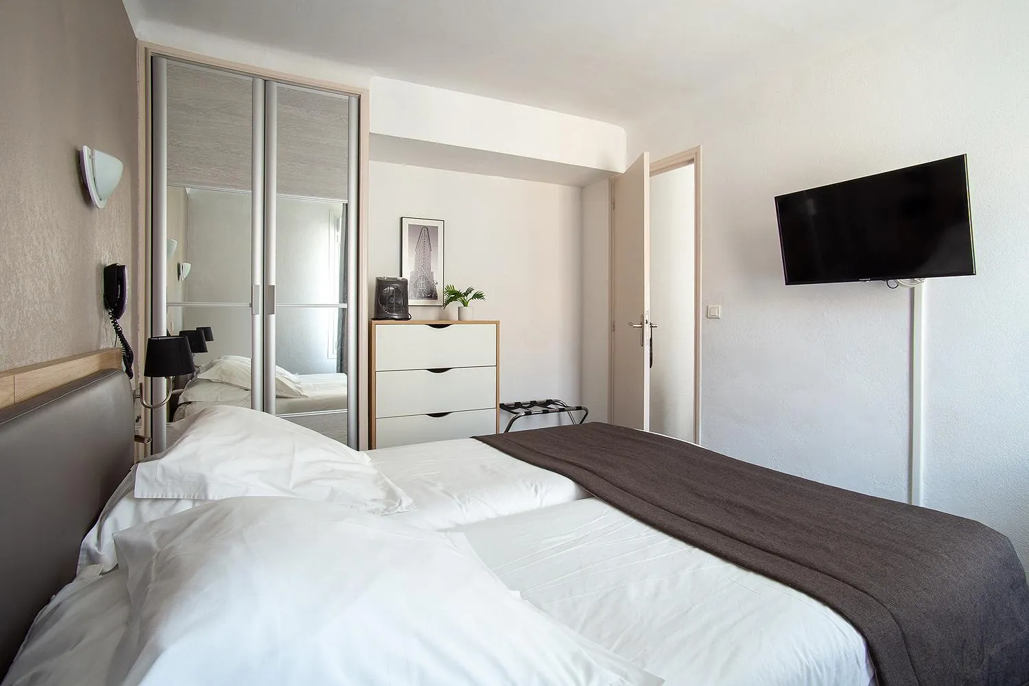 Bedroom in Azur Hôtel