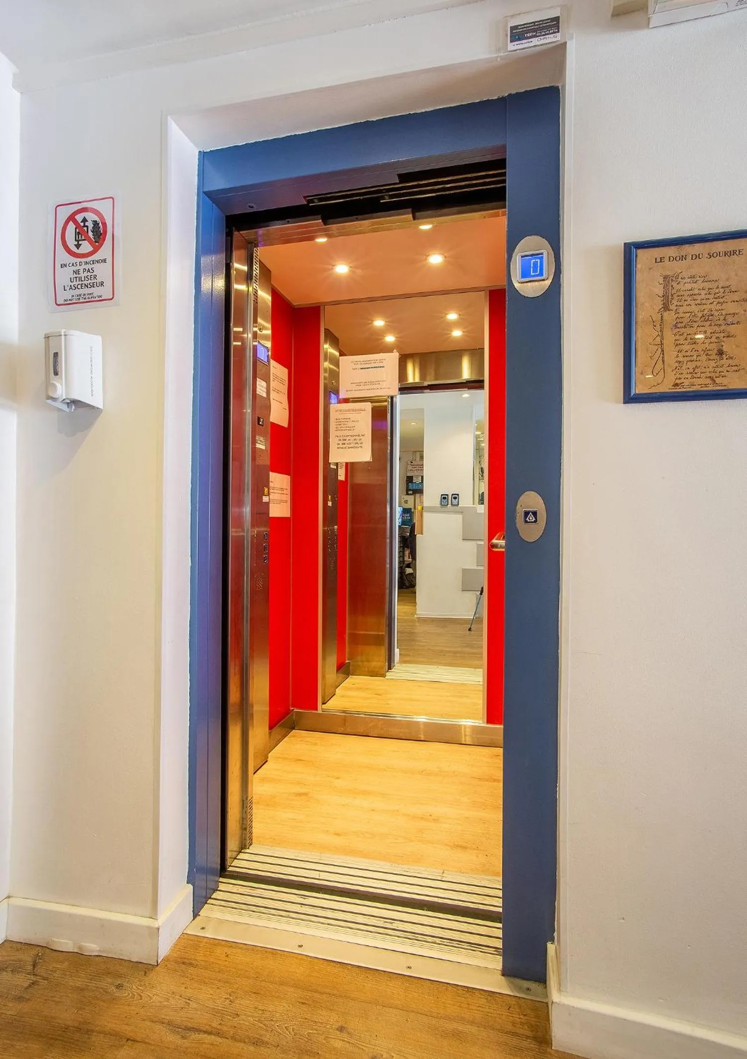 elevator in Azur Hôtel