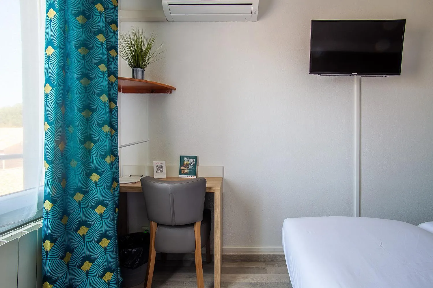 Bedroom in Azur Hôtel