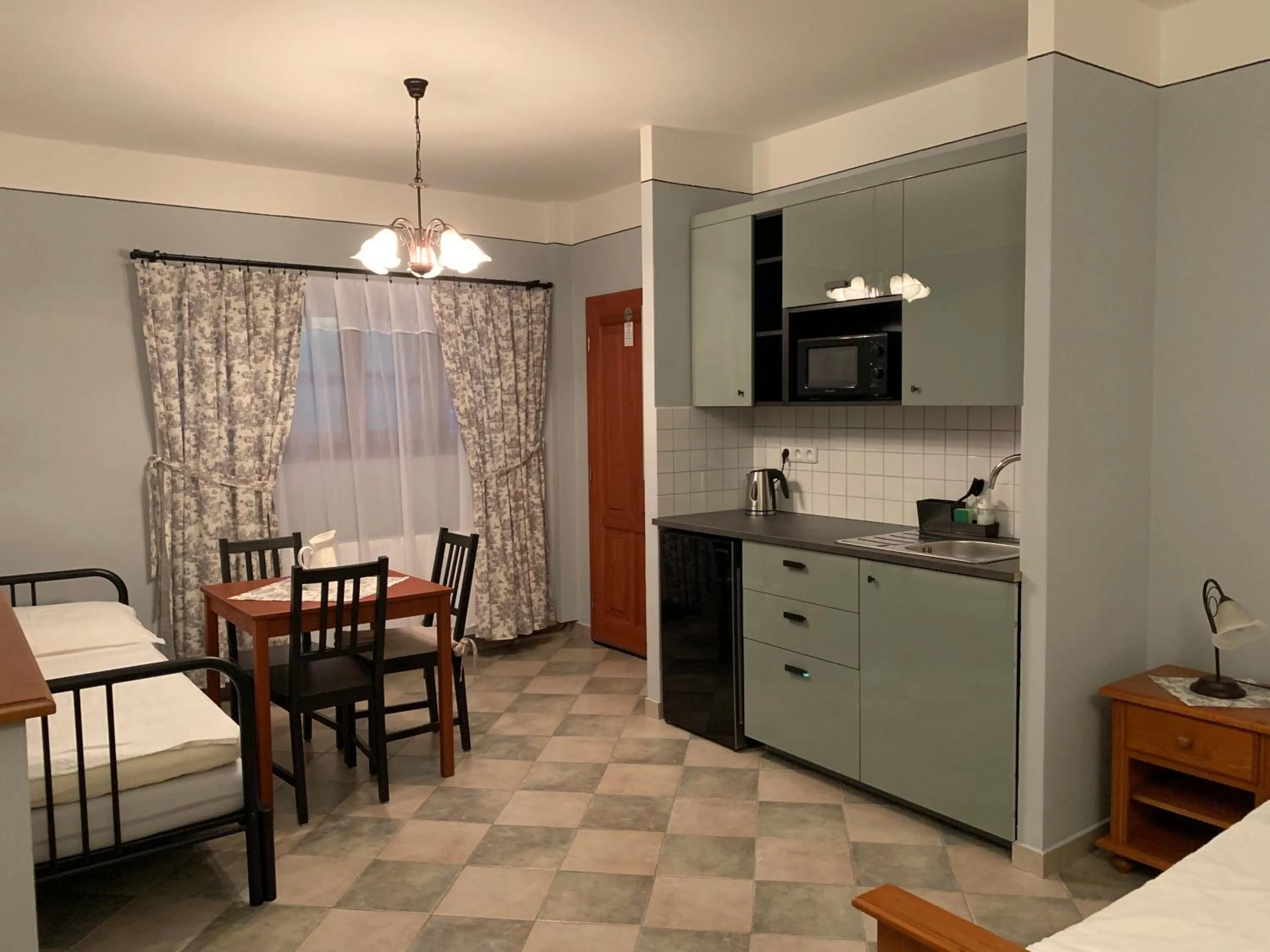 Photo of the whole room in Pension Amadeus & Apartments