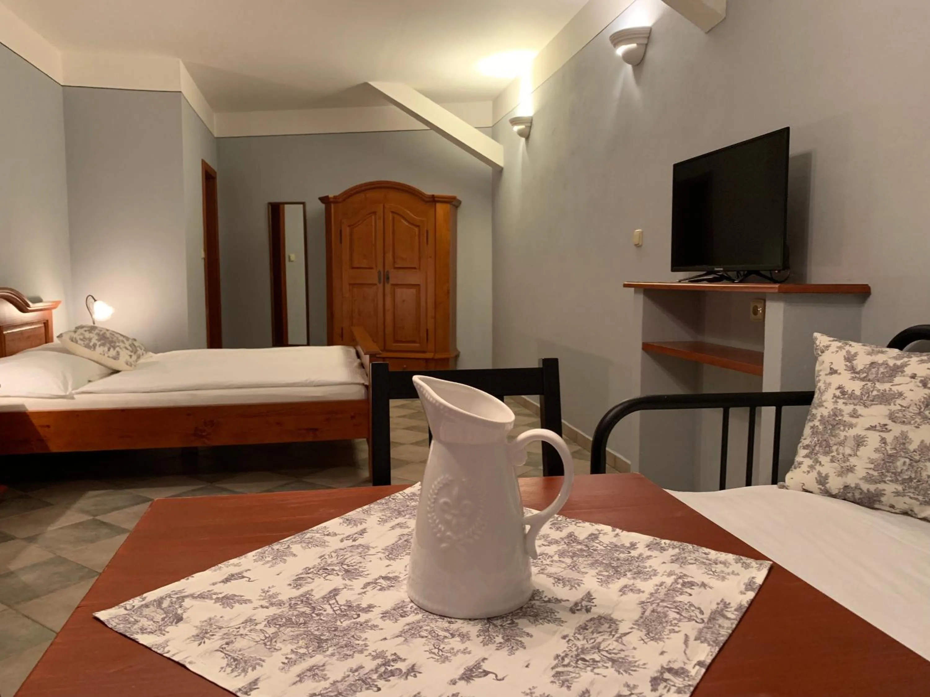 Photo of the whole room, Bed in Pension Amadeus & Apartments