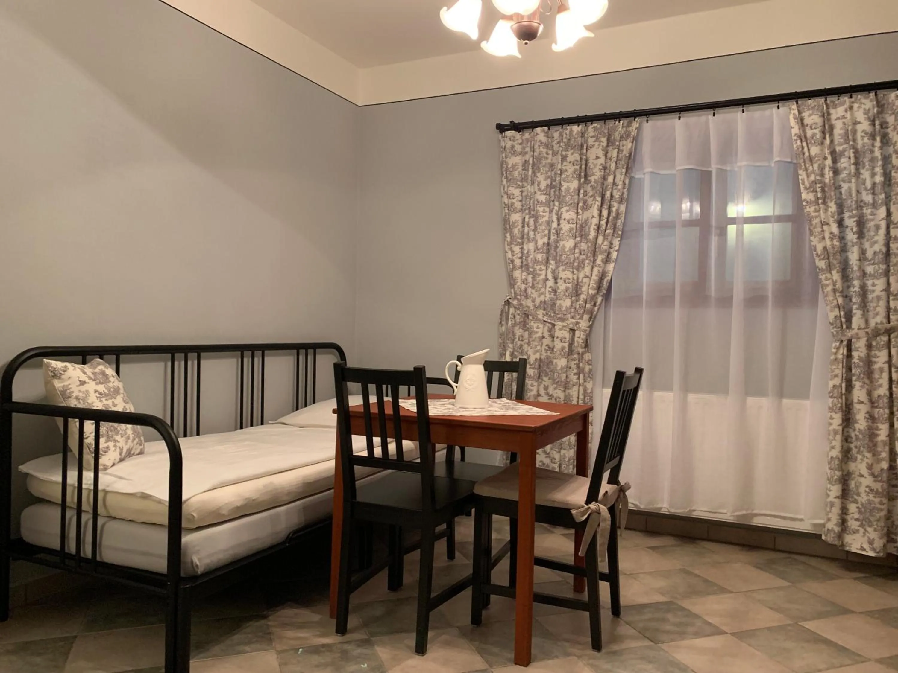 Photo of the whole room, Bed in Pension Amadeus & Apartments