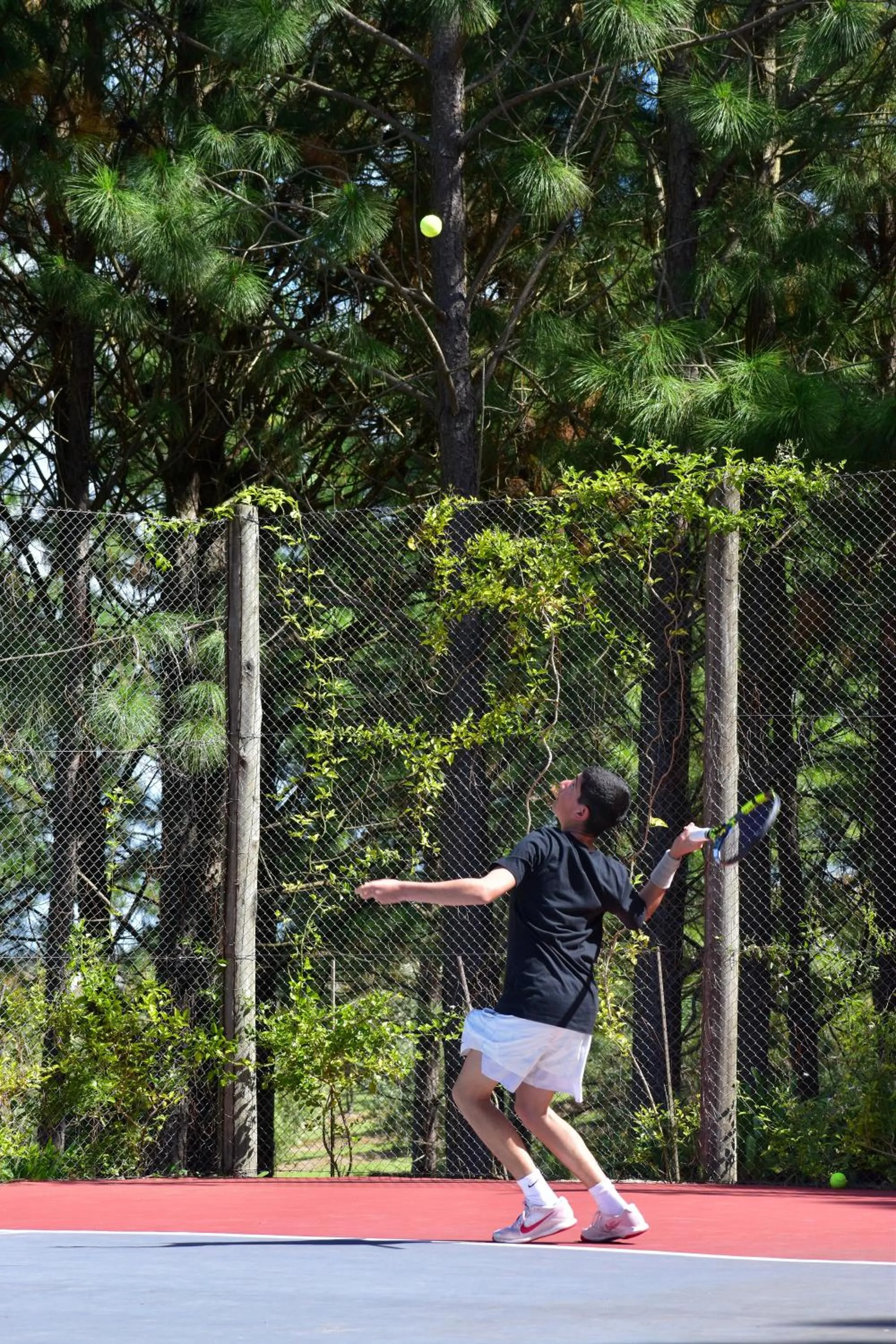 Tennis court in LUZ Culinary Wine Lodge