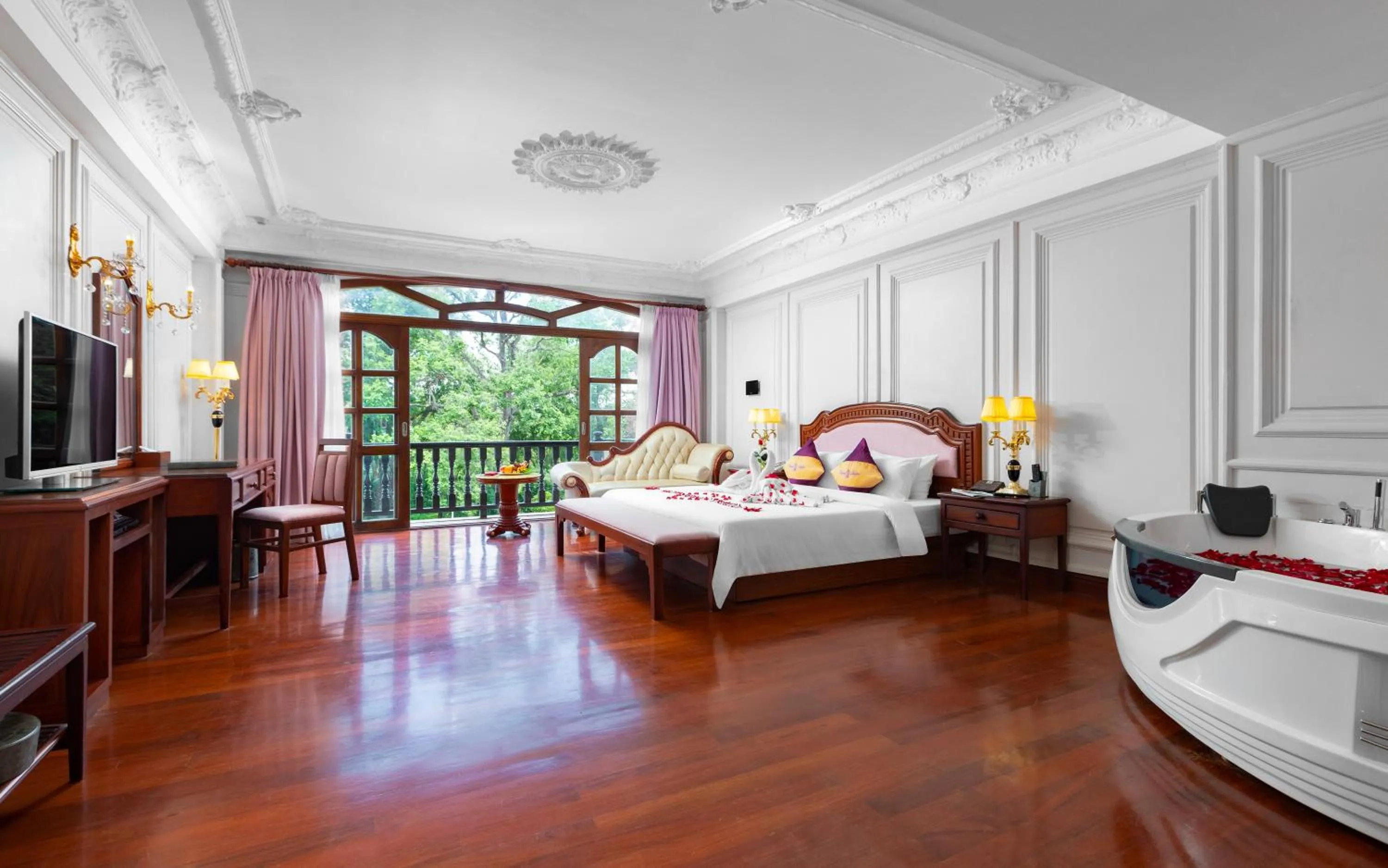 Property building, Bed in Regency Angkor Hotel