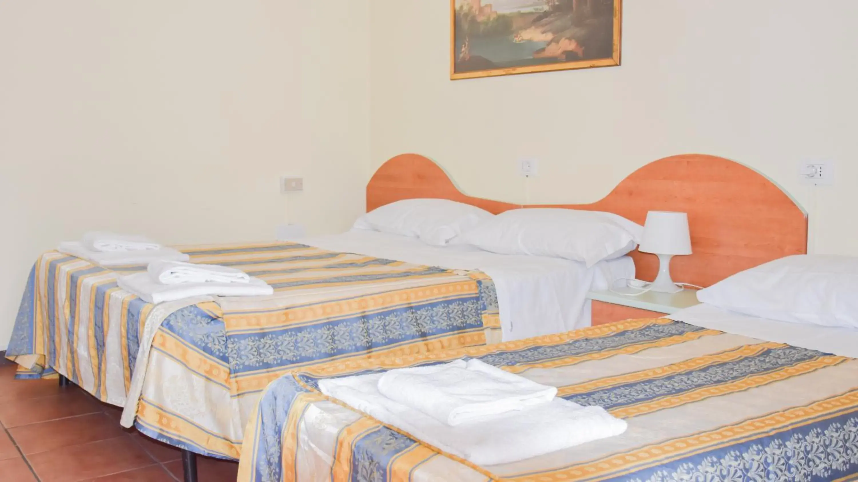 Triple Room in Hotel Galla Triple Room in Hotel Galla