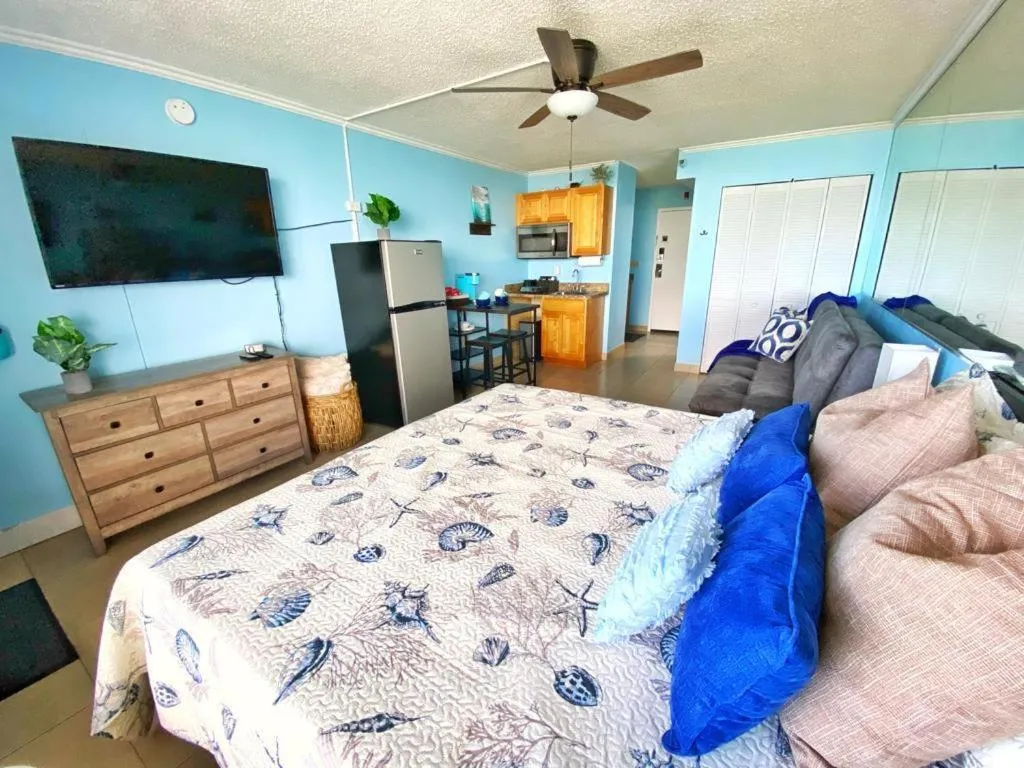 Bed in Castaways Resort Studios