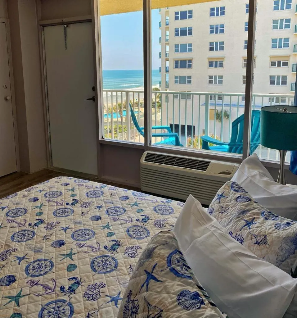 Bed in Castaways Resort Studios