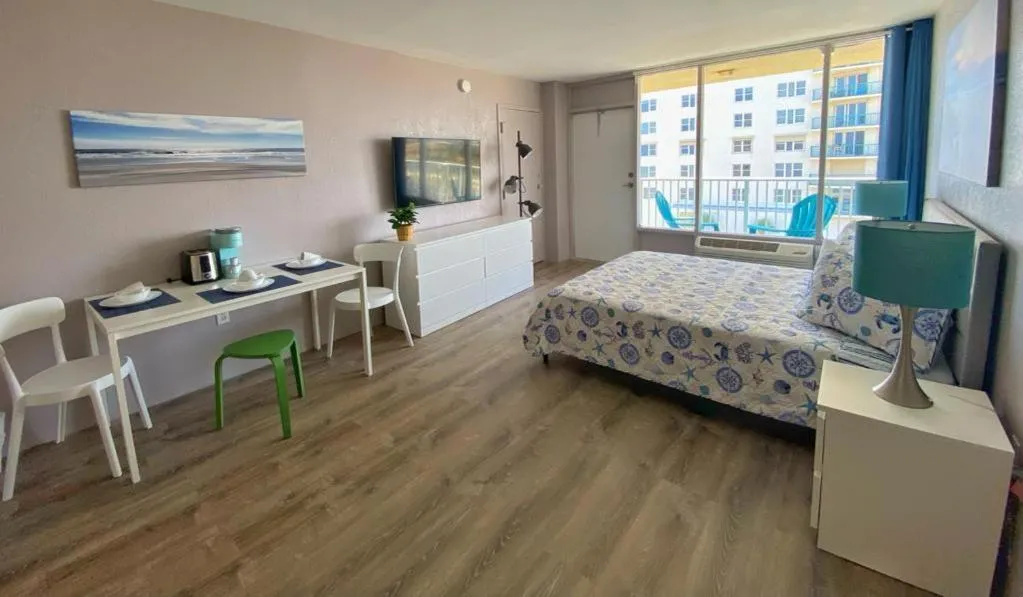Bed in Castaways Resort Studios