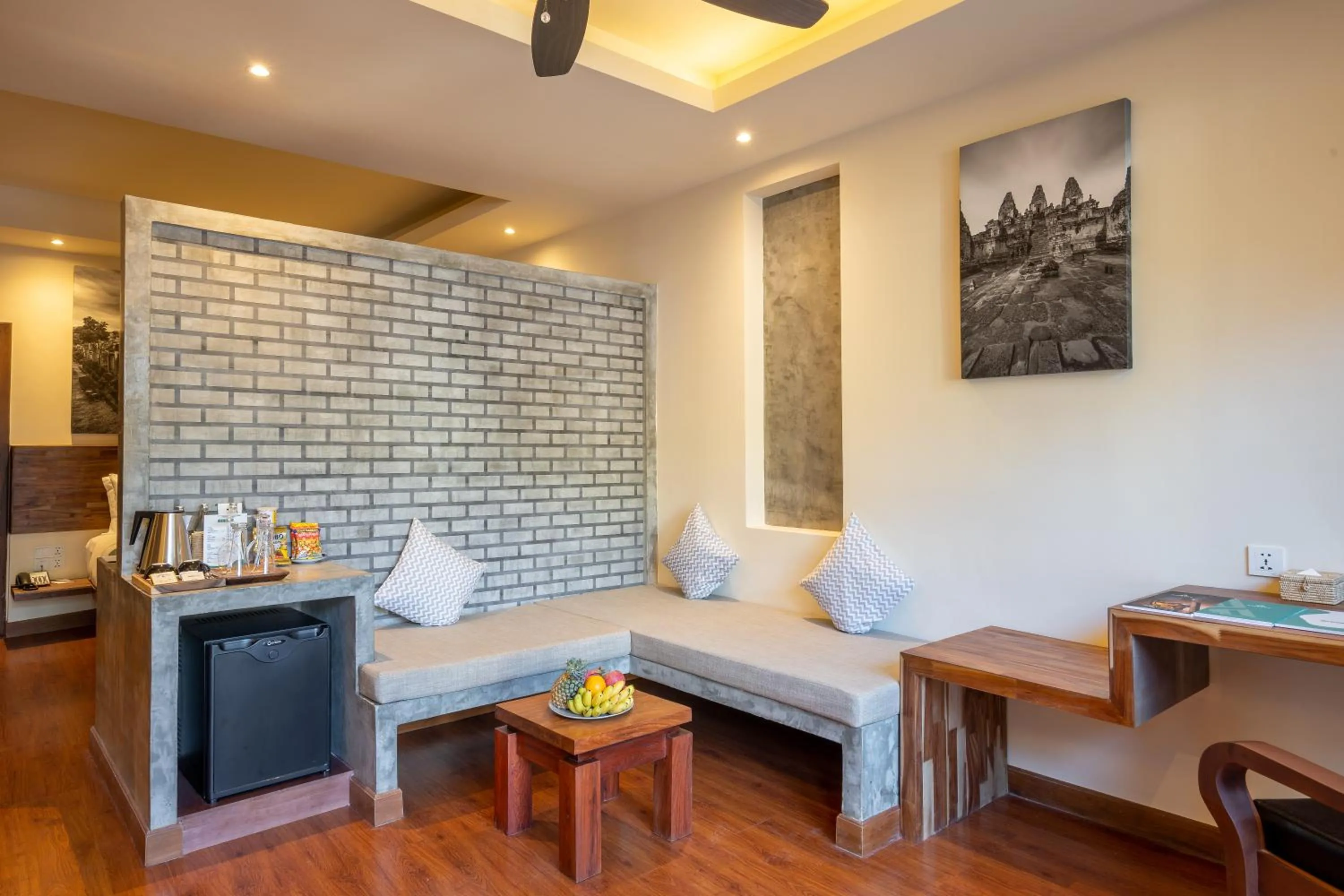 Communal lounge/ TV room in Amatak Boutique Hotel