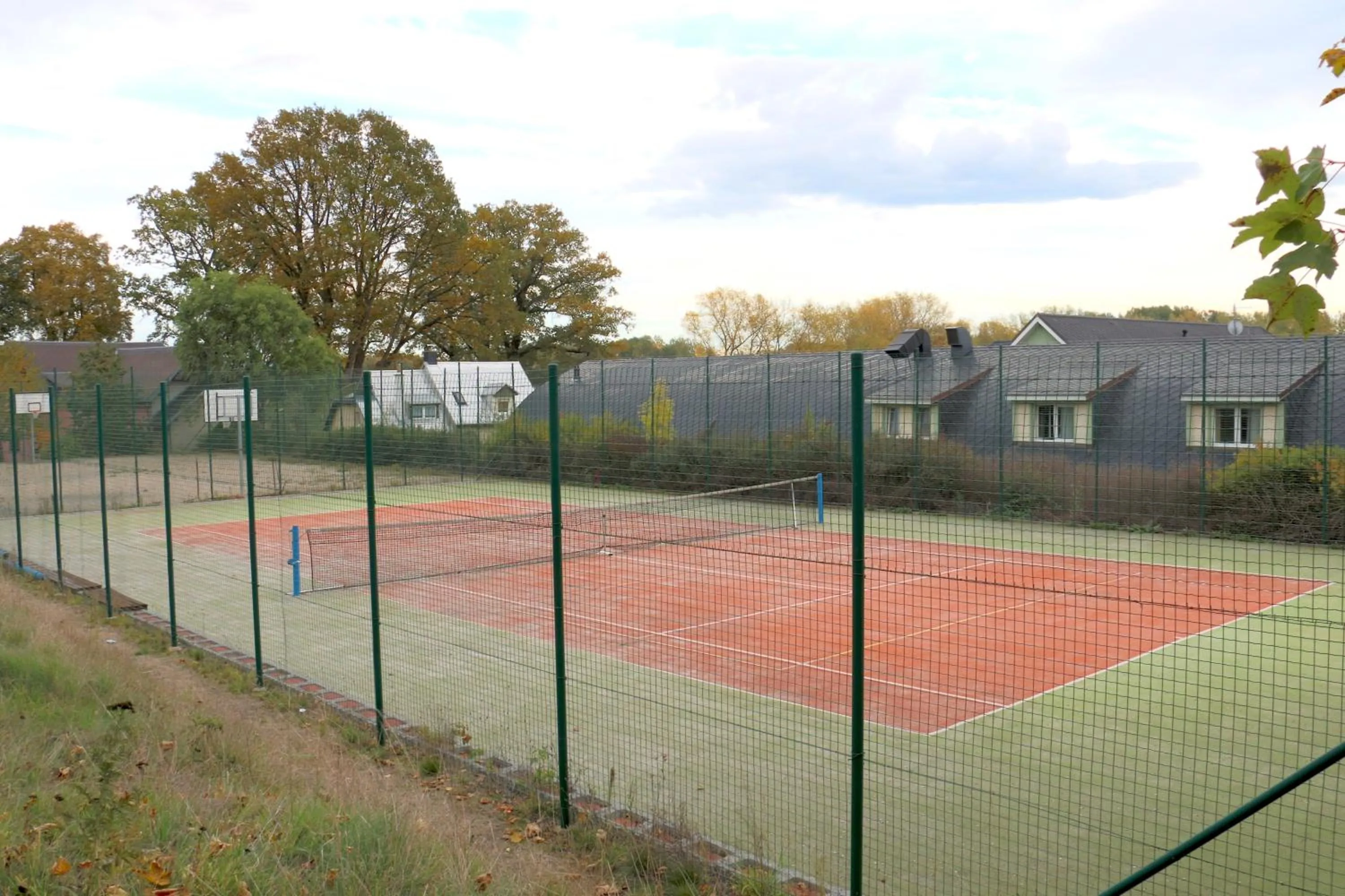 Tennis court in Komorni Hurka