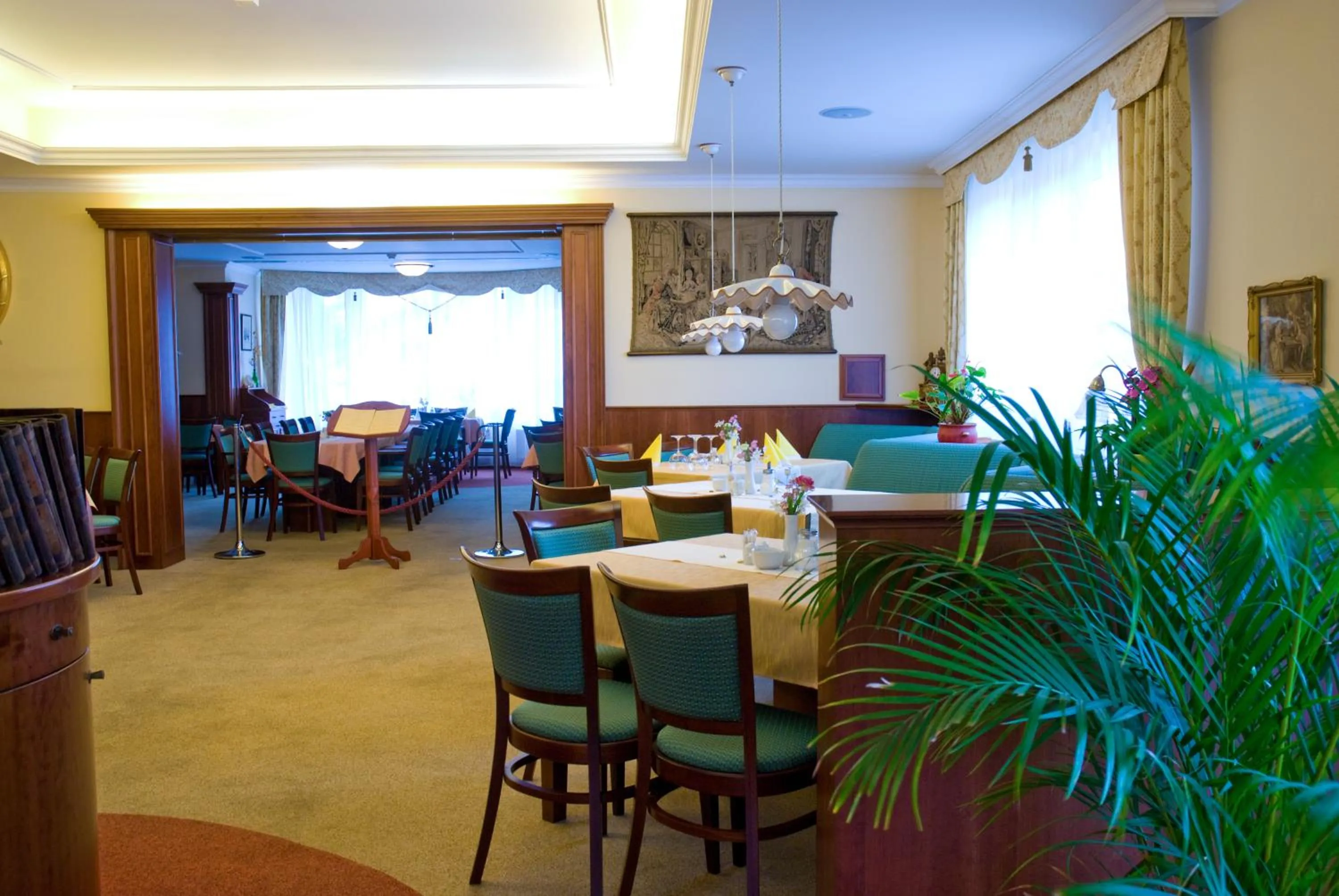 Restaurant/places to eat in Komorni Hurka