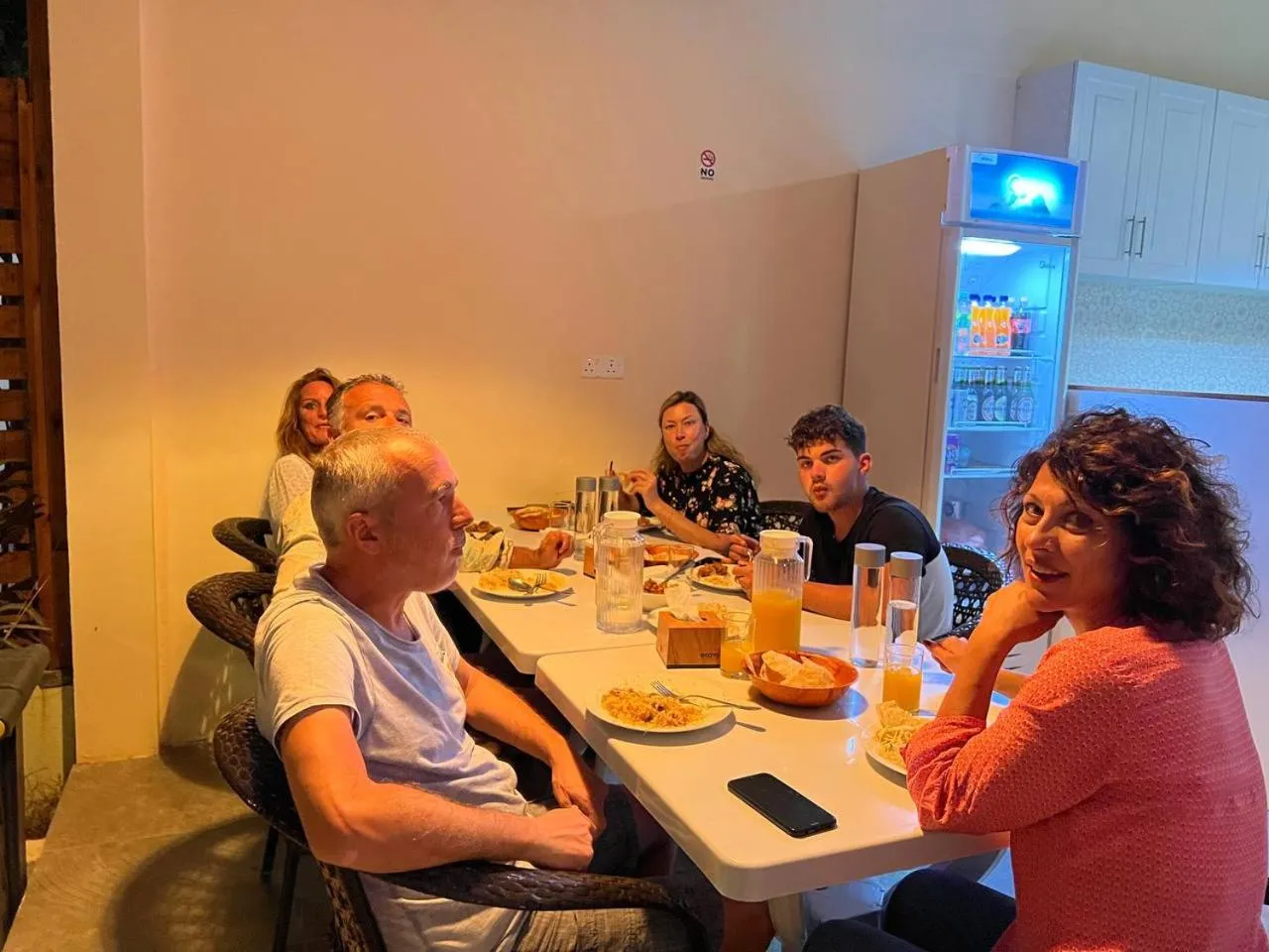 Restaurant/places to eat in Aasna Inn