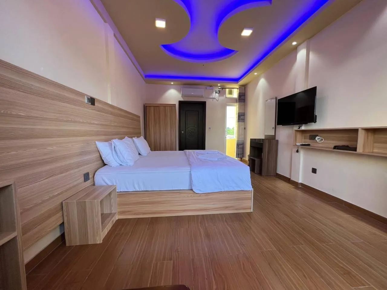 Property building, Bed in Aasna Inn