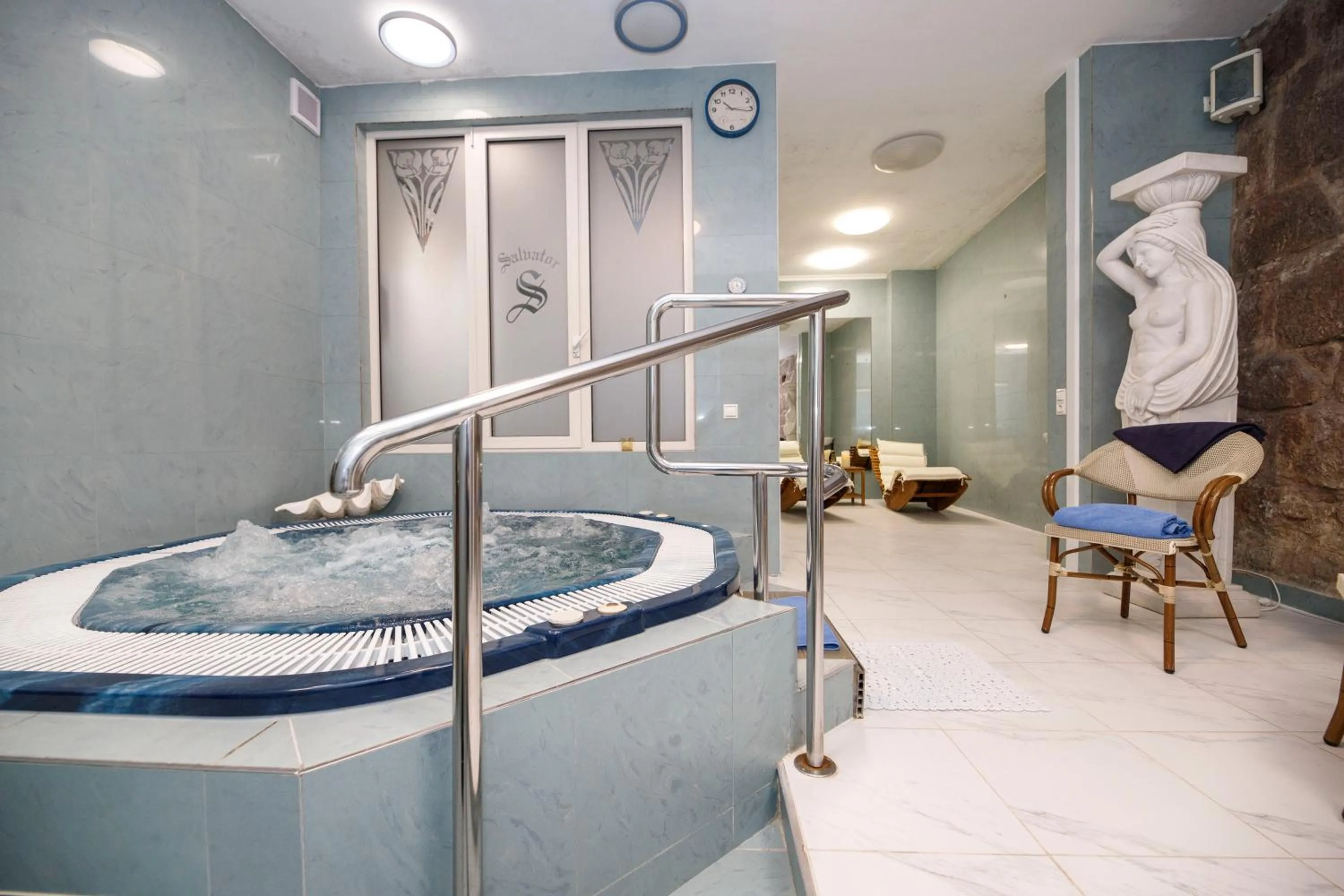Hot Tub in Salvator Hotel