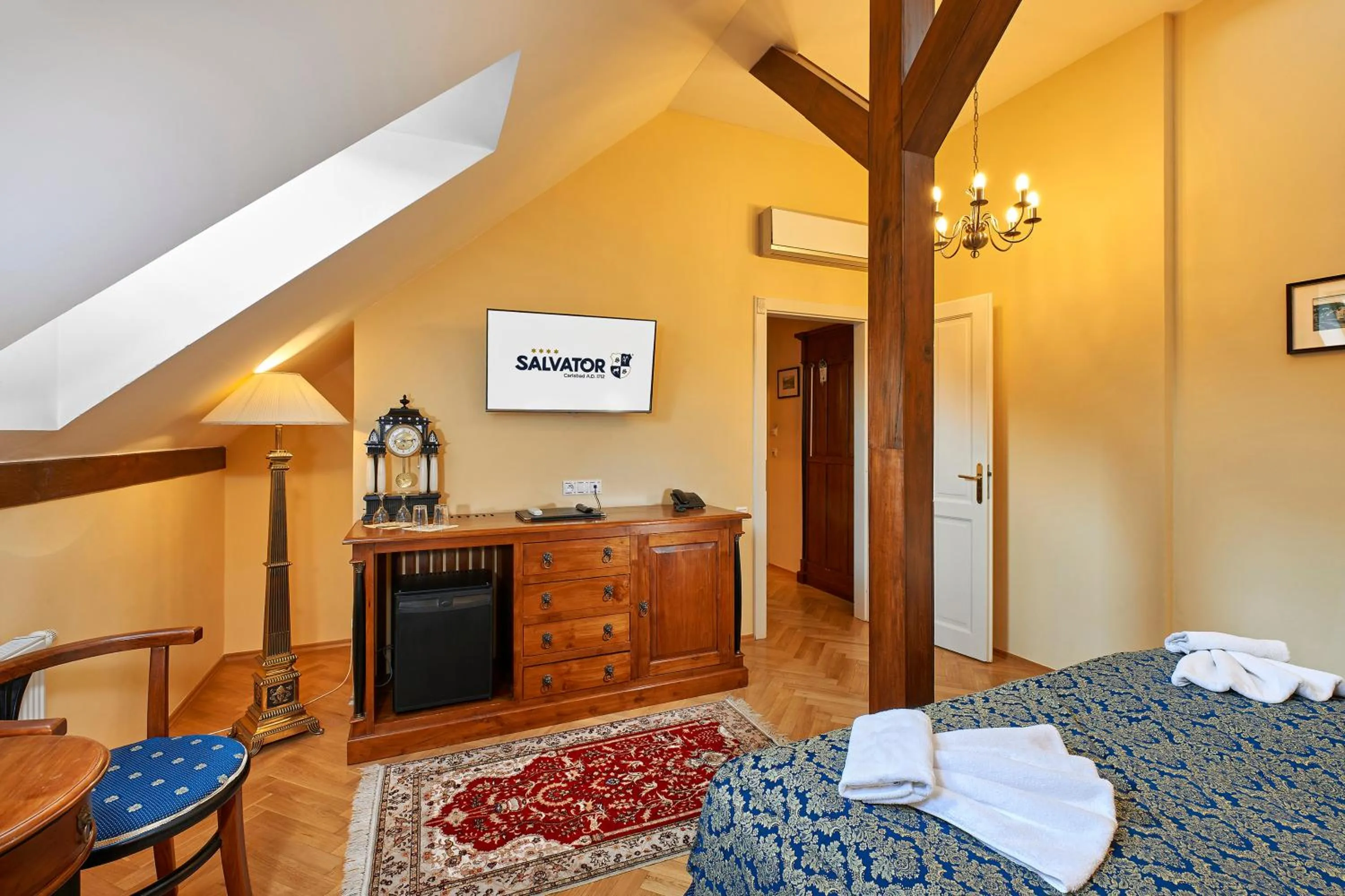 Bed in Salvator Hotel