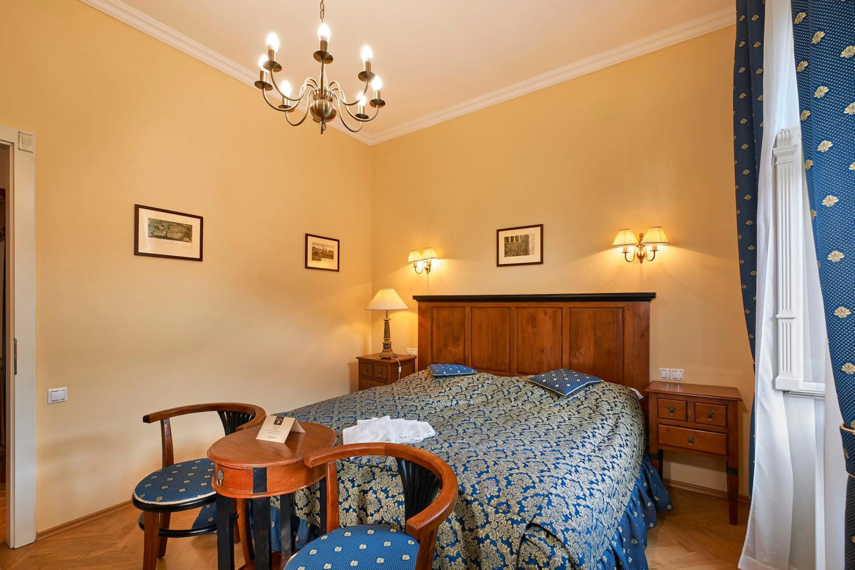 Bed in Salvator Hotel