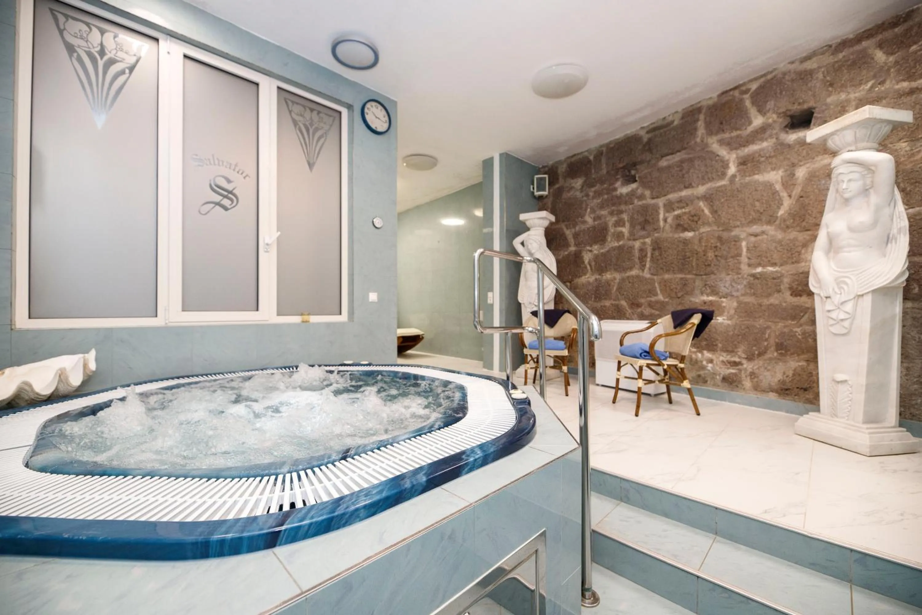 Hot Tub in Salvator Hotel