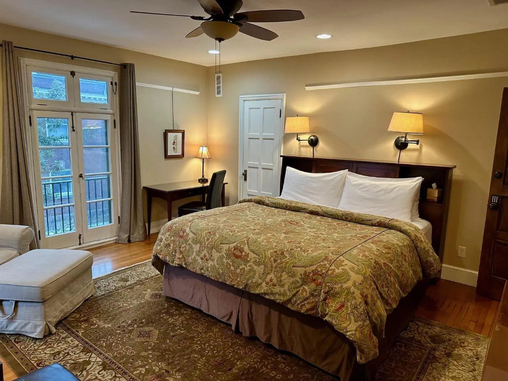 Standard King Room in City House Bed and Breakfast Standard King Room in City House Bed and Breakfast