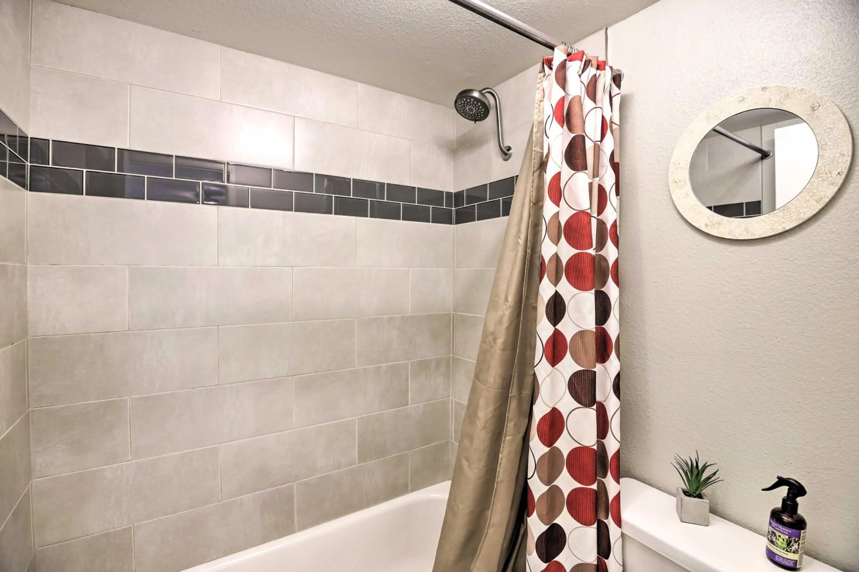 Sleek Phoenix Condo Walk to Biltmore Fashion Park