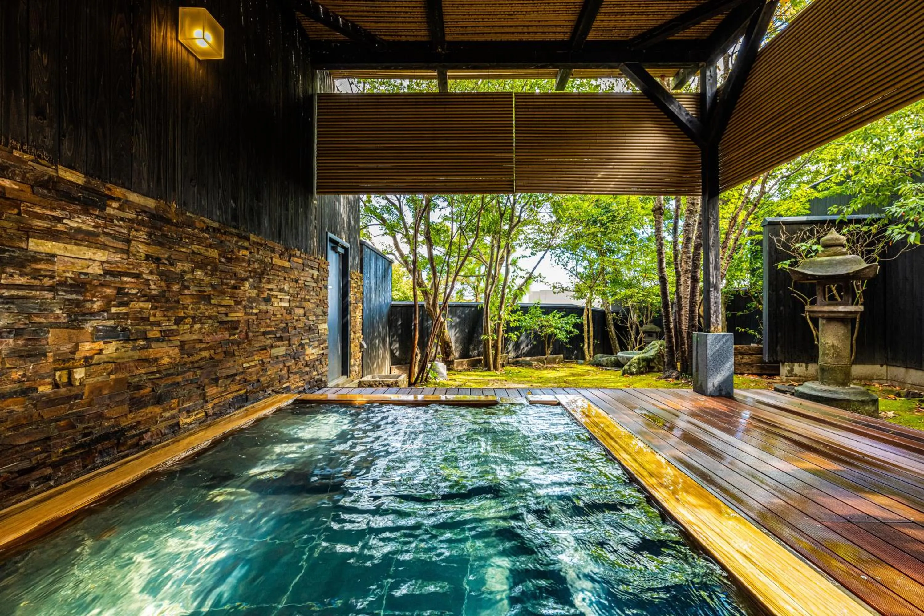 Hot Spring Bath in Ryotei Matsubaya