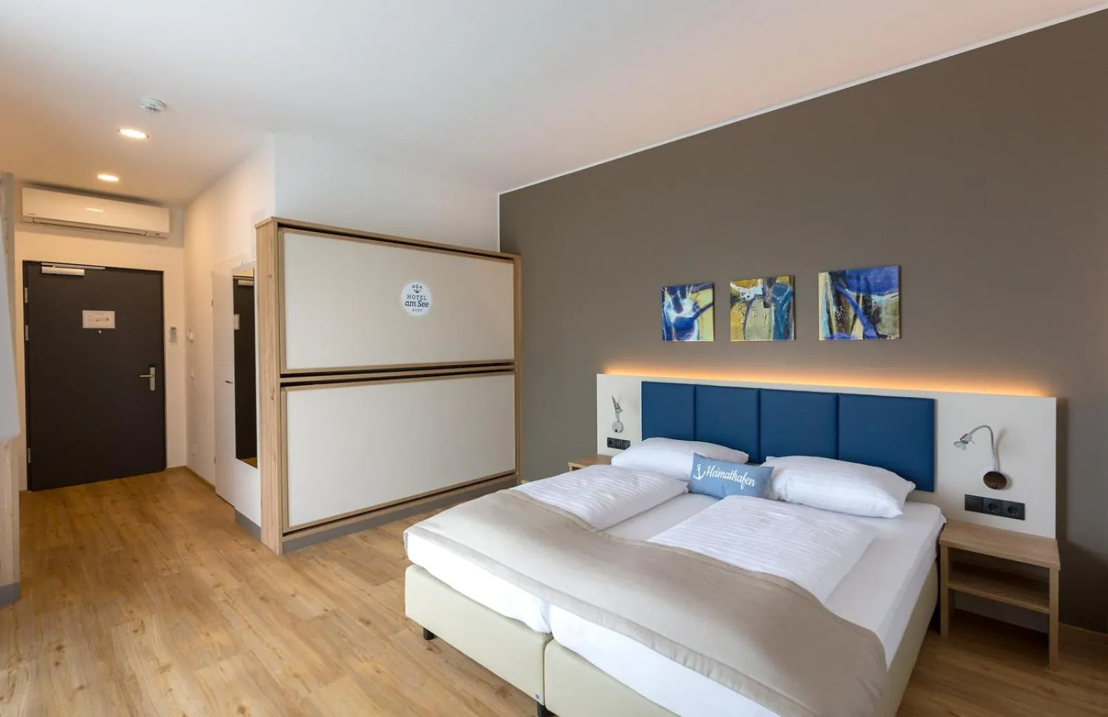 Photo of the whole room, Bed in Hotel am See Rust