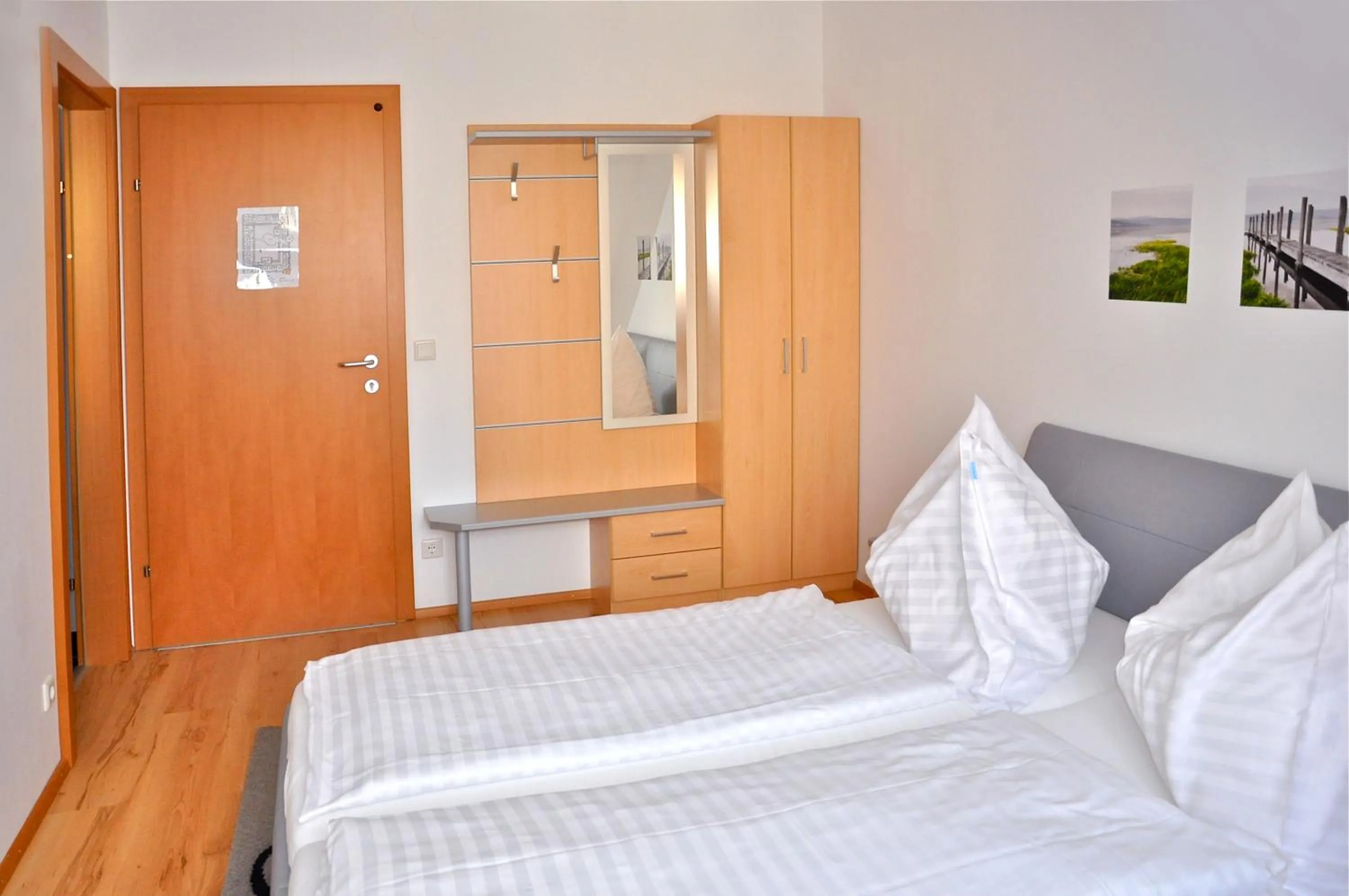 Photo of the whole room, Bed in Hotel am See Rust