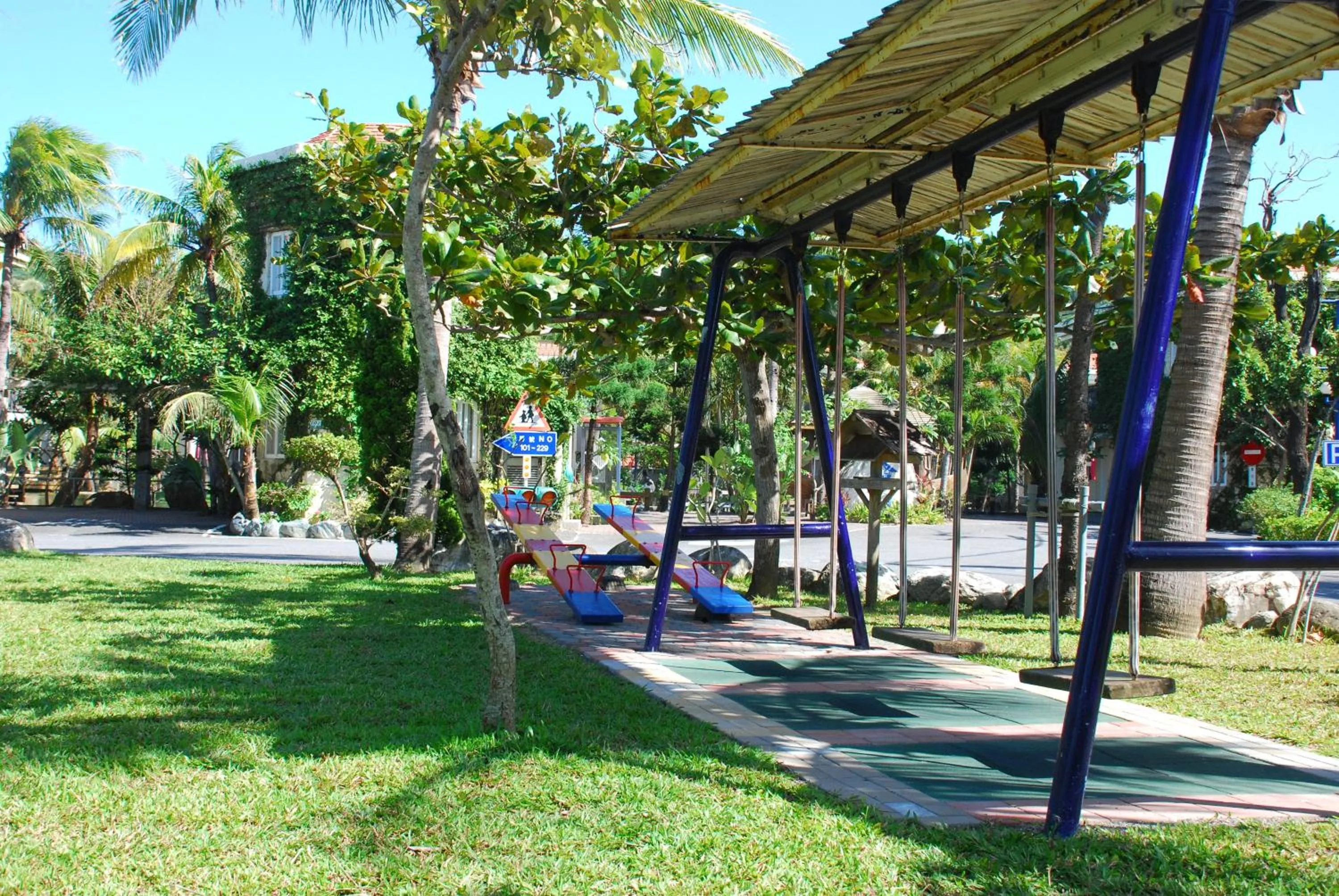 Garden in Swan Lake Villa Resort