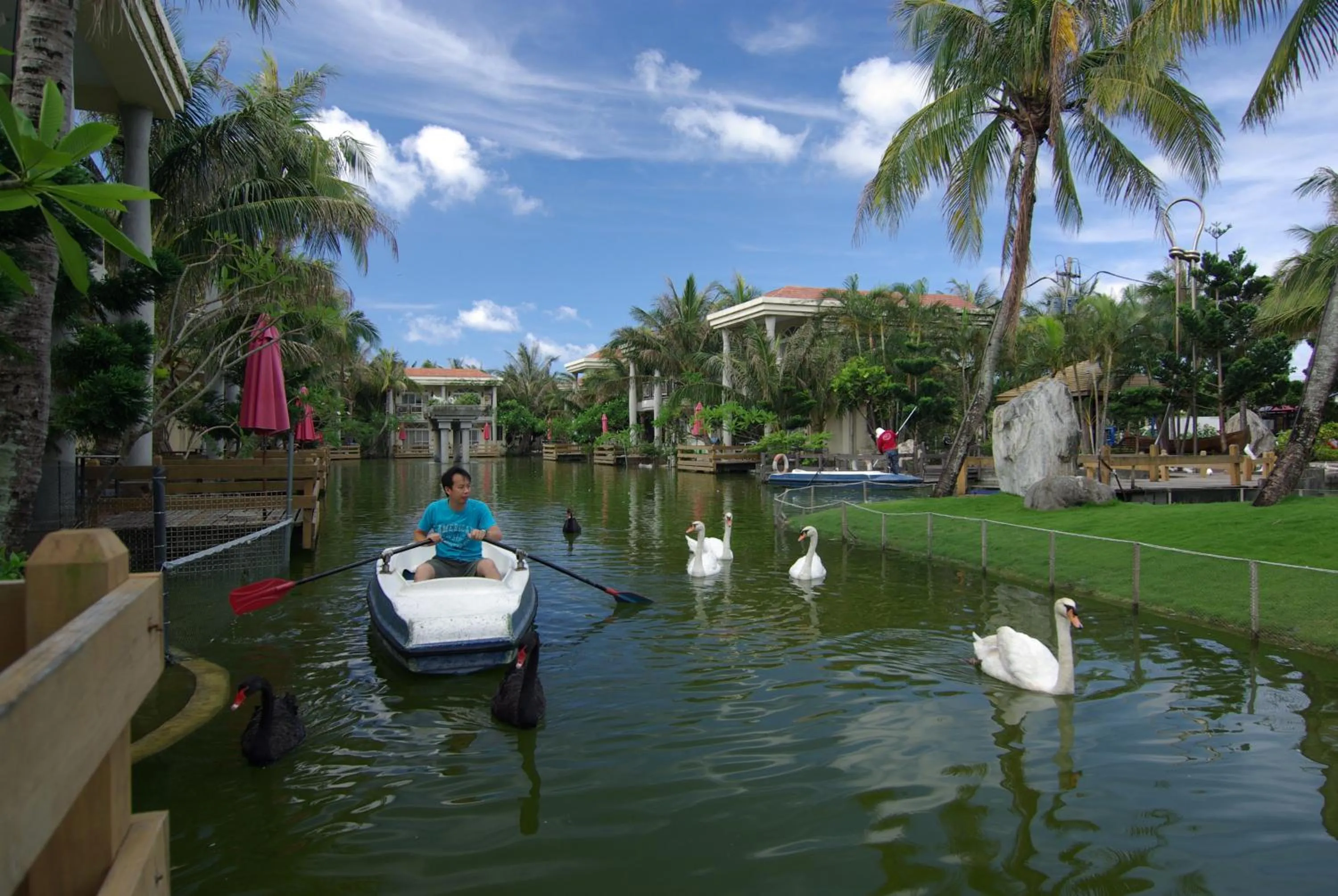 Area and facilities in Swan Lake Villa Resort