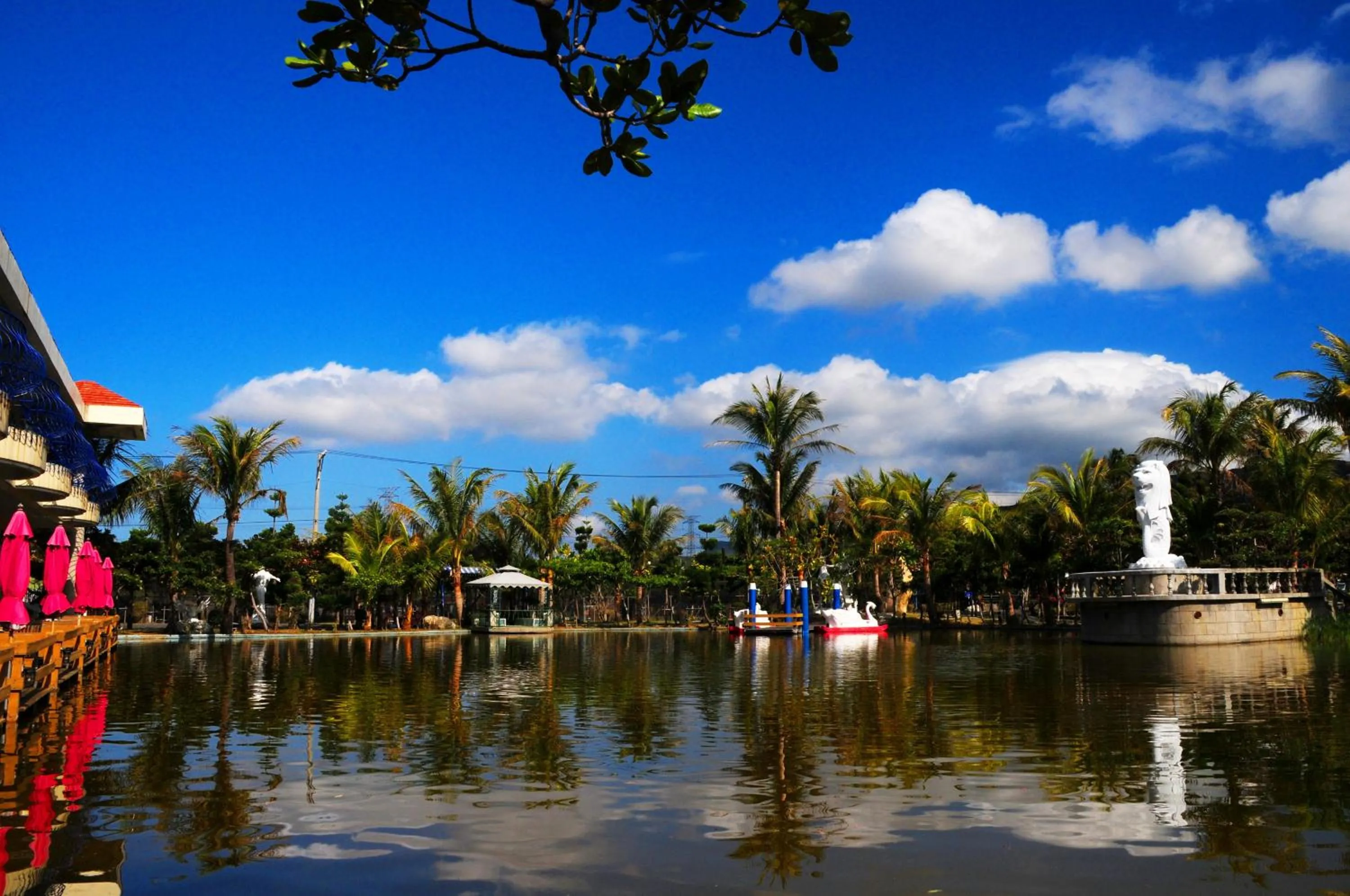 Garden in Swan Lake Villa Resort