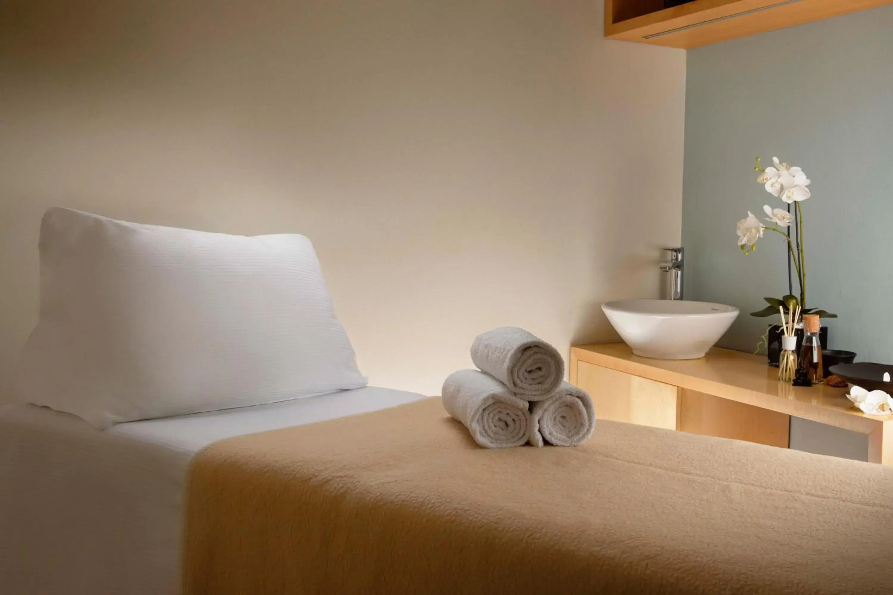 Spa and wellness centre/facilities, Bed in Hilton Prague Old Town Spa and wellness centre/facilities, Bed in Hilton Prague Old Town