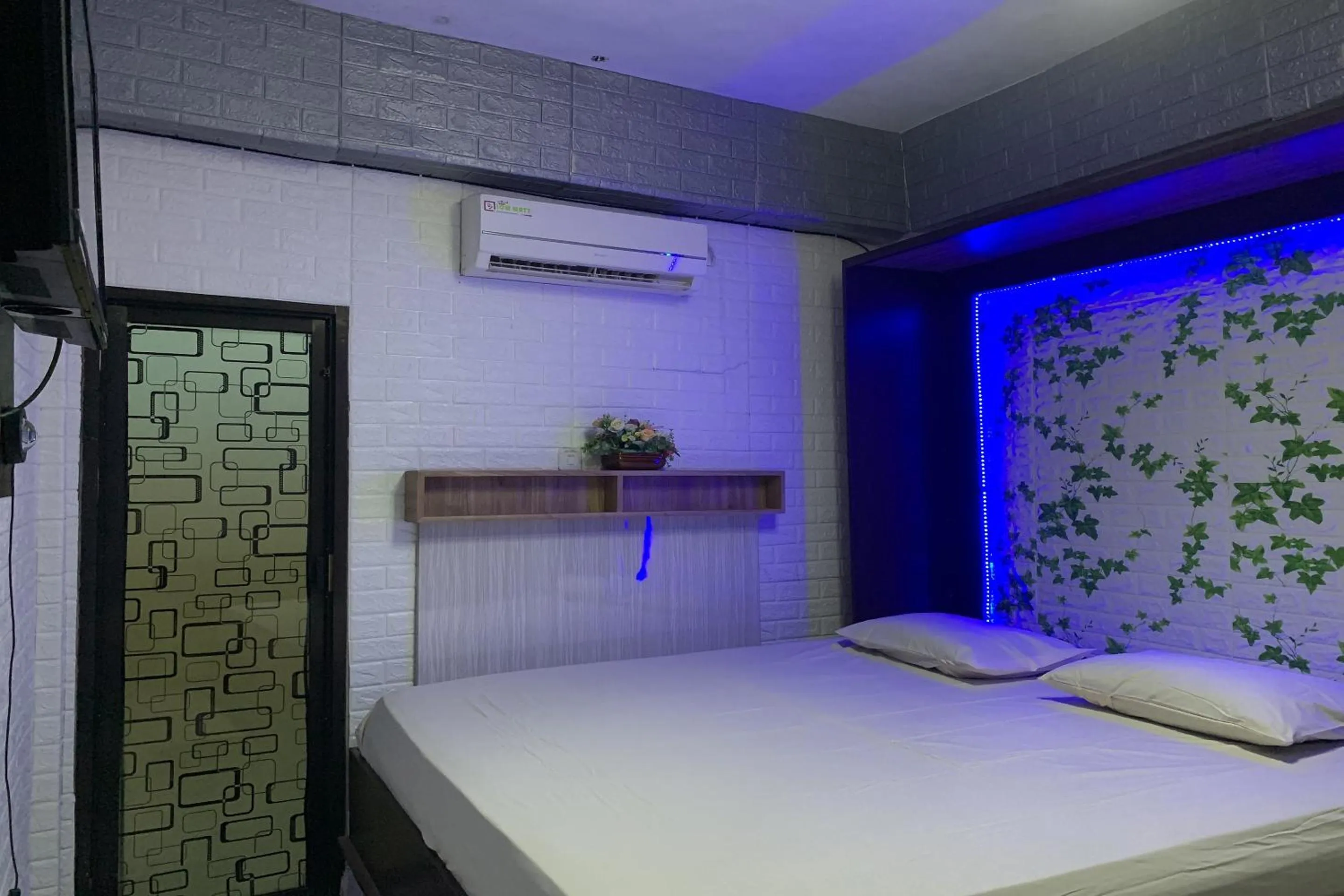Bedroom, Bed in Hotel O Surya HotelNearTaman Anggrek Pkk Watansoppeng