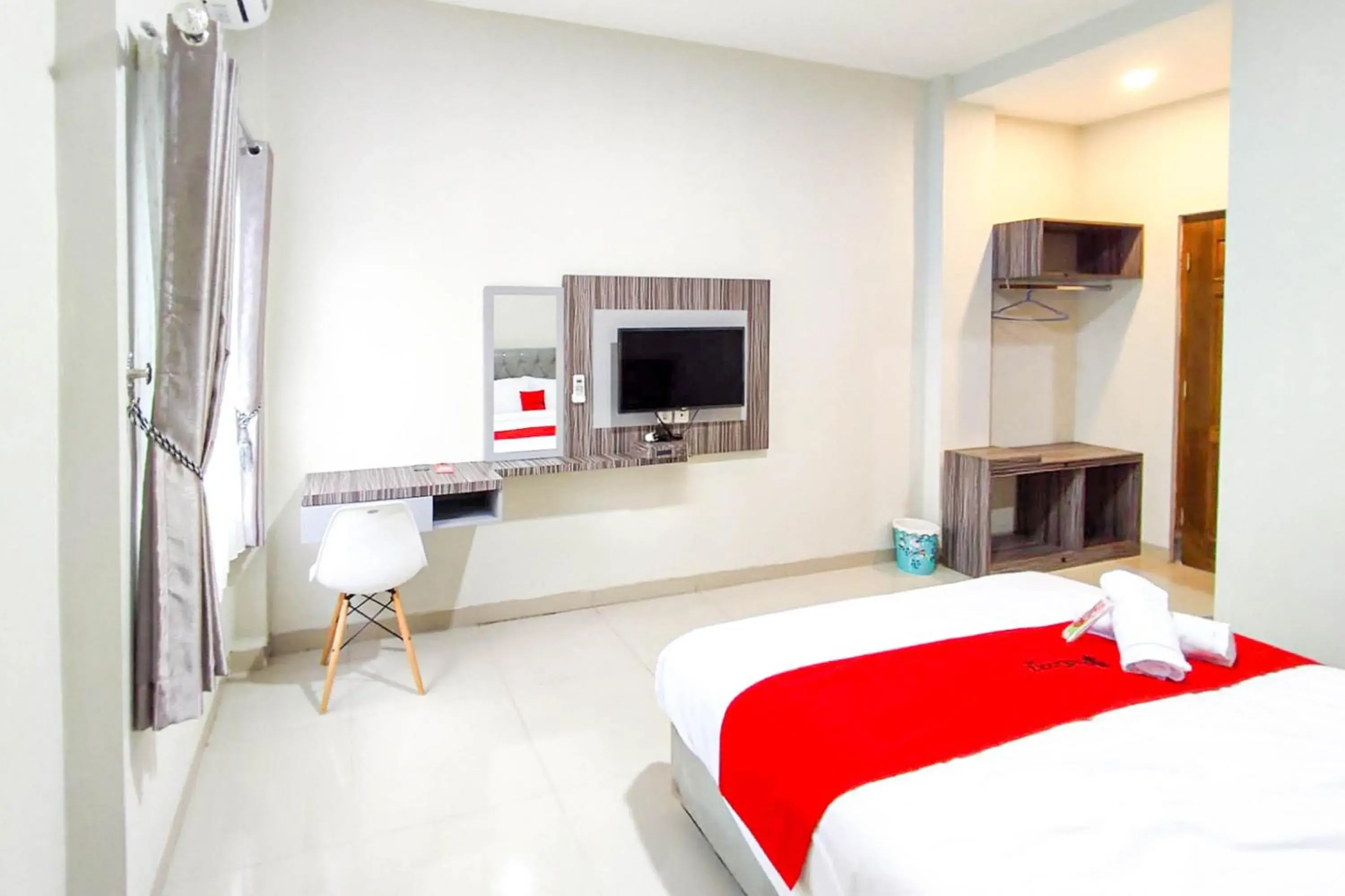 Bedroom, Bed in RedDoorz Syariah near GOR Satria Area Bedroom, Bed in RedDoorz Syariah near GOR Satria Area