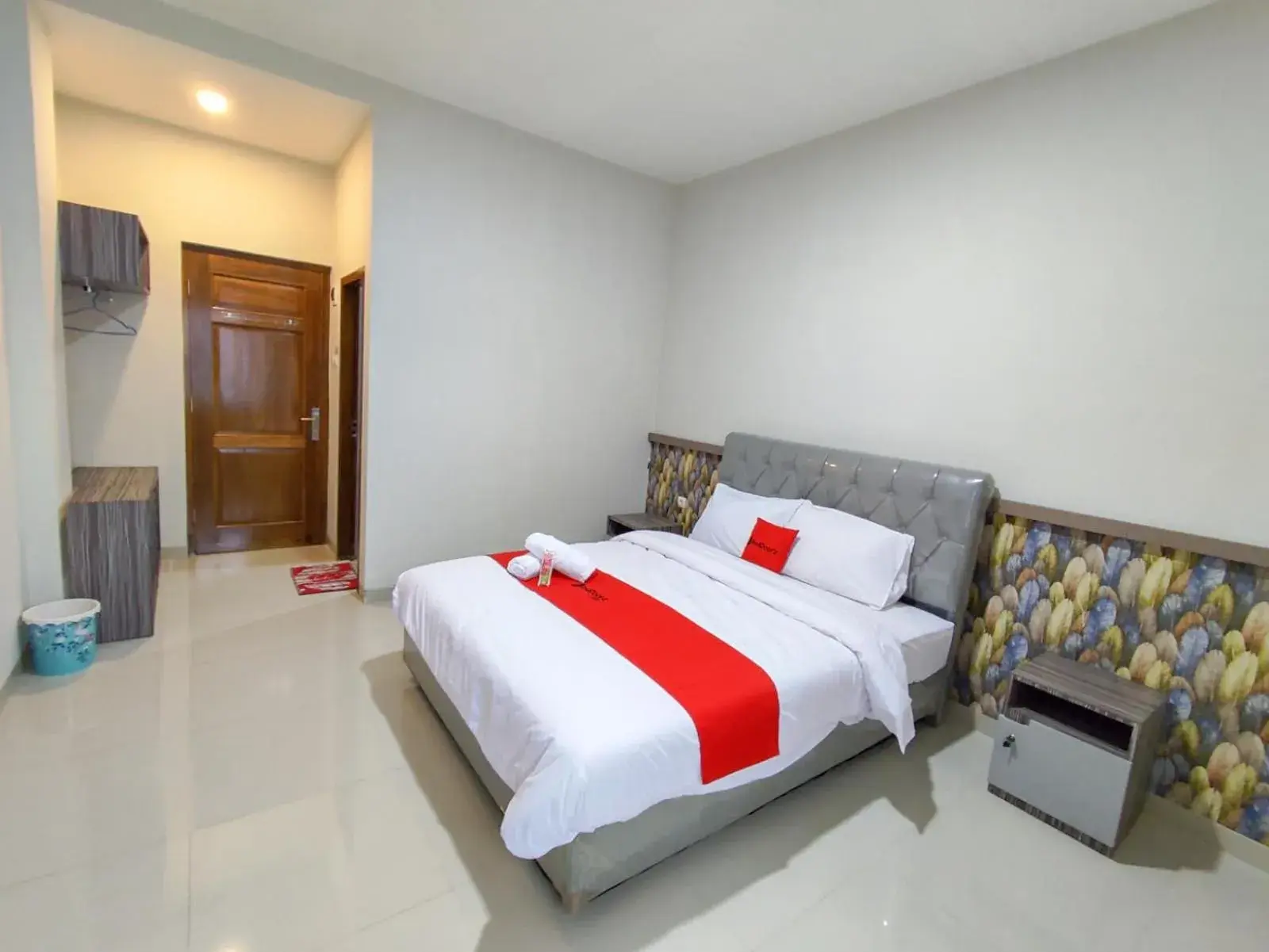 Bed in RedDoorz Syariah near GOR Satria Area Bed in RedDoorz Syariah near GOR Satria Area