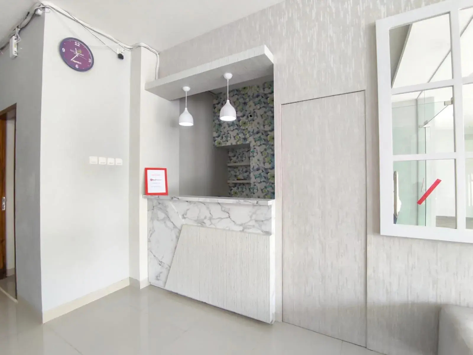 Facade/entrance in RedDoorz Syariah near GOR Satria Area Facade/entrance in RedDoorz Syariah near GOR Satria Area