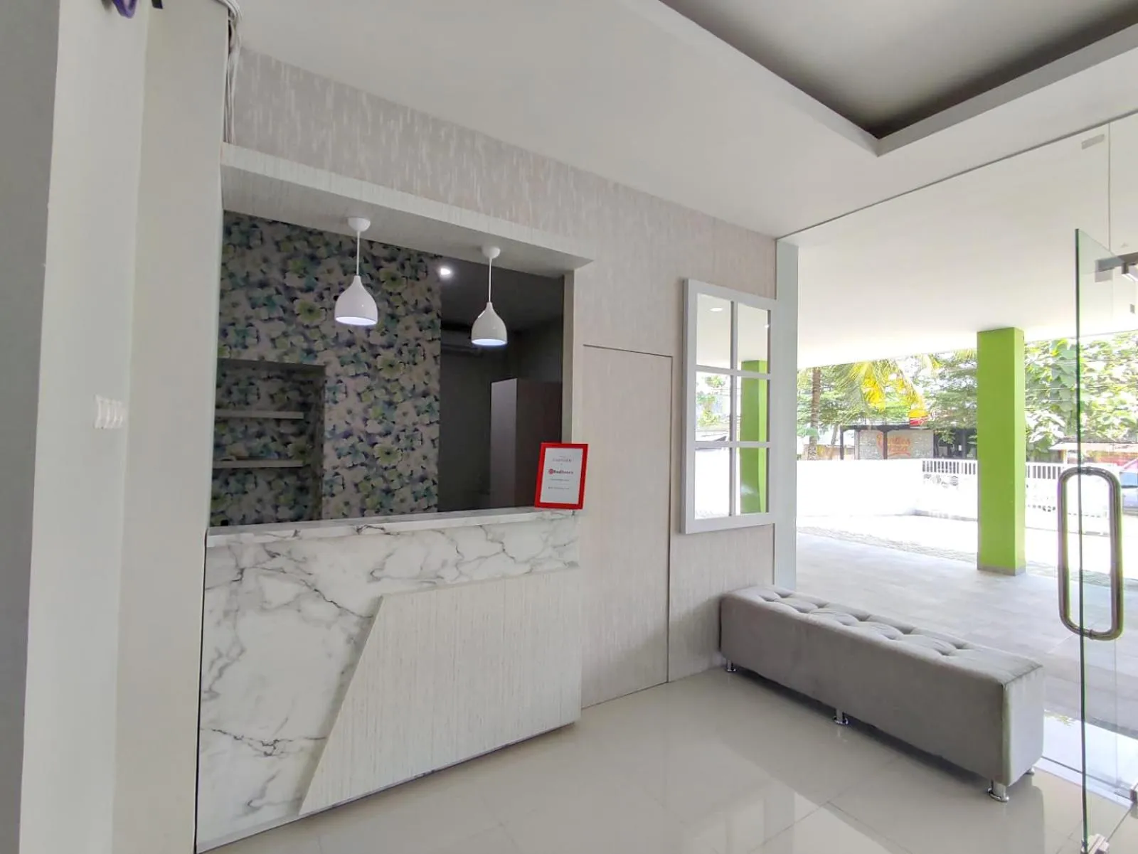 RedDoorz Syariah near GOR Satria Area