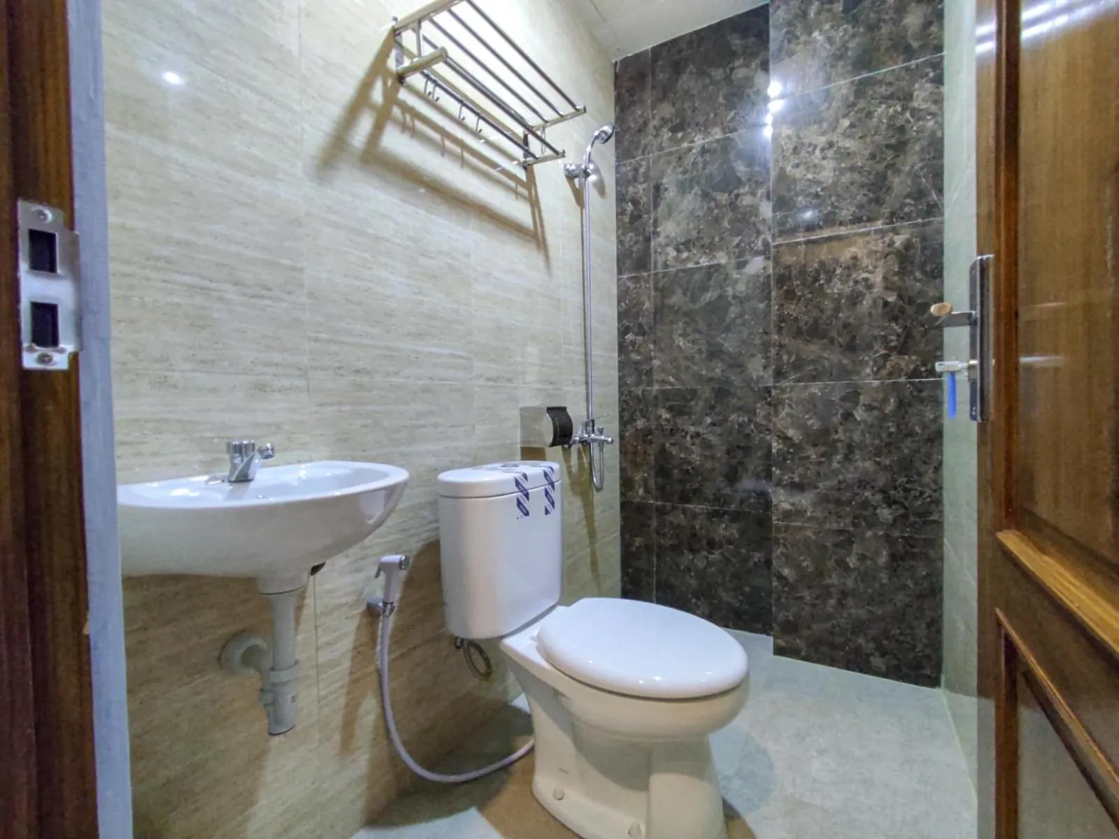 RedDoorz Syariah near GOR Satria Area