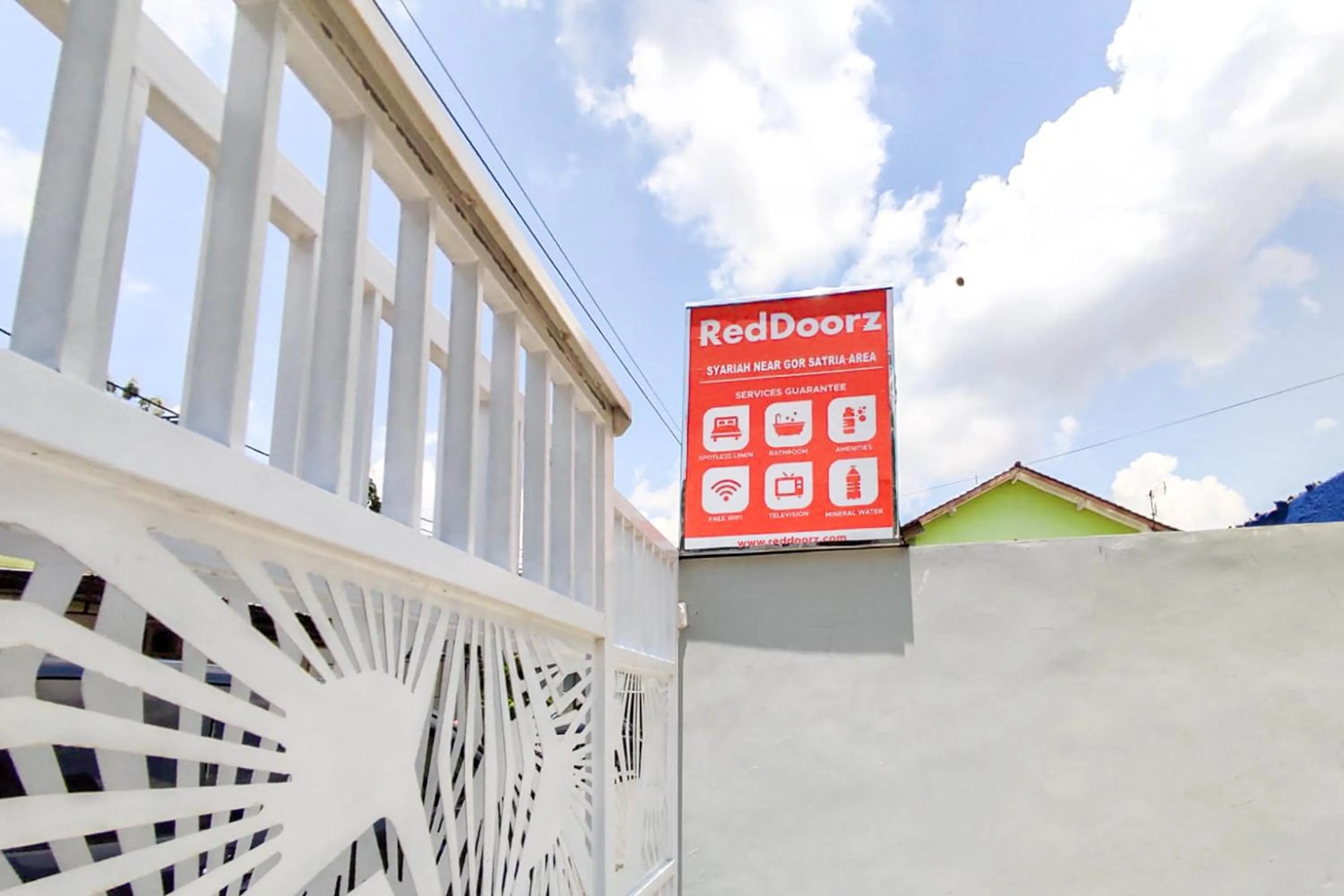 Property logo or sign in RedDoorz Syariah near GOR Satria Area