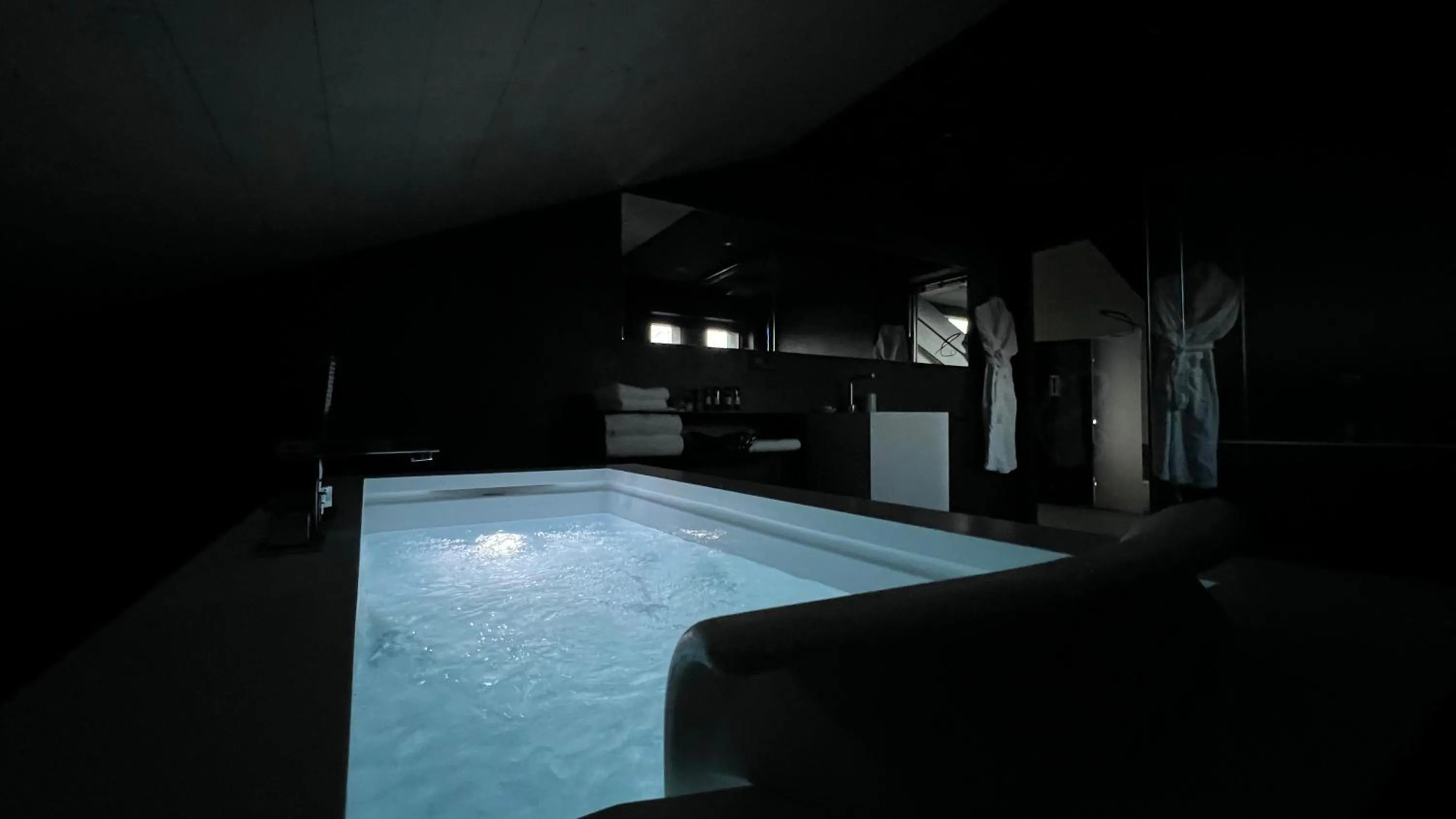 Hot Tub in Murrae Loft