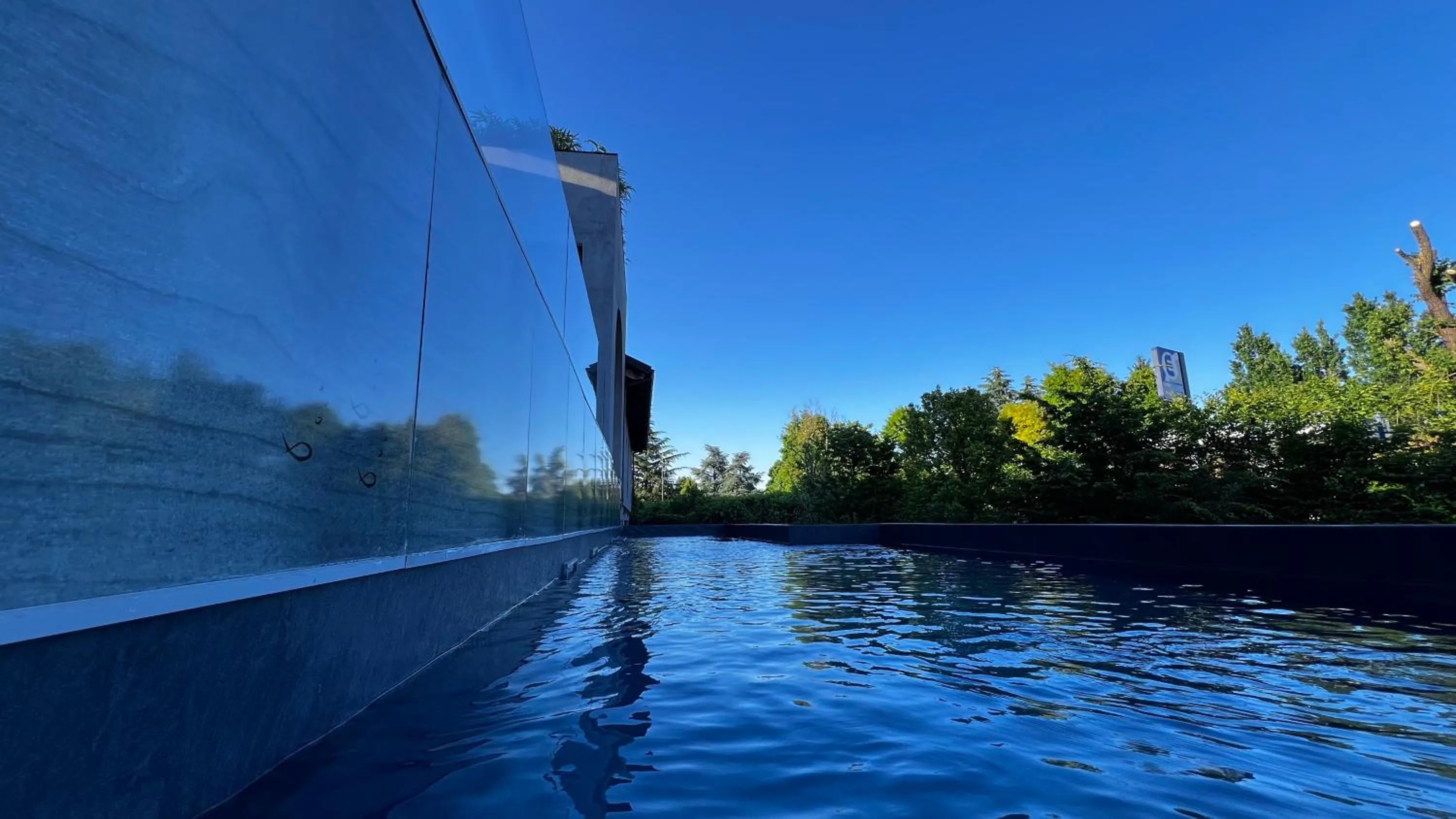Swimming pool in Murrae Loft