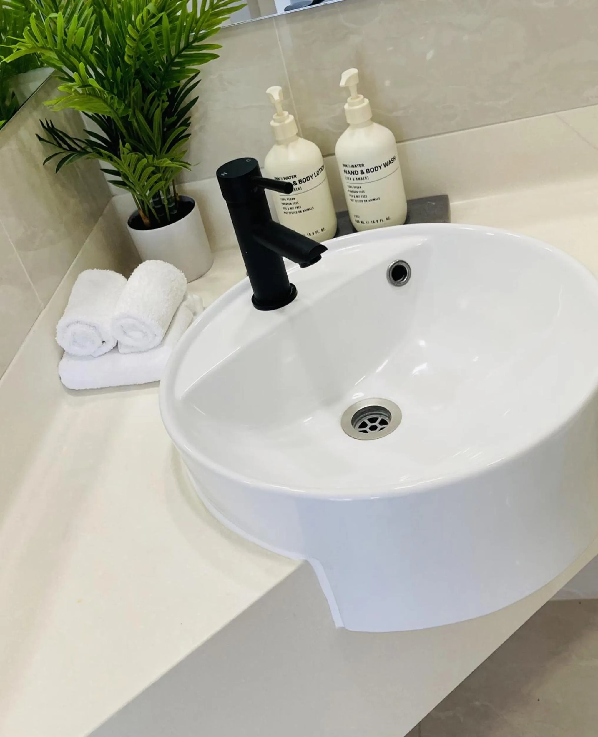 Toilet in Tessa's on the Beach