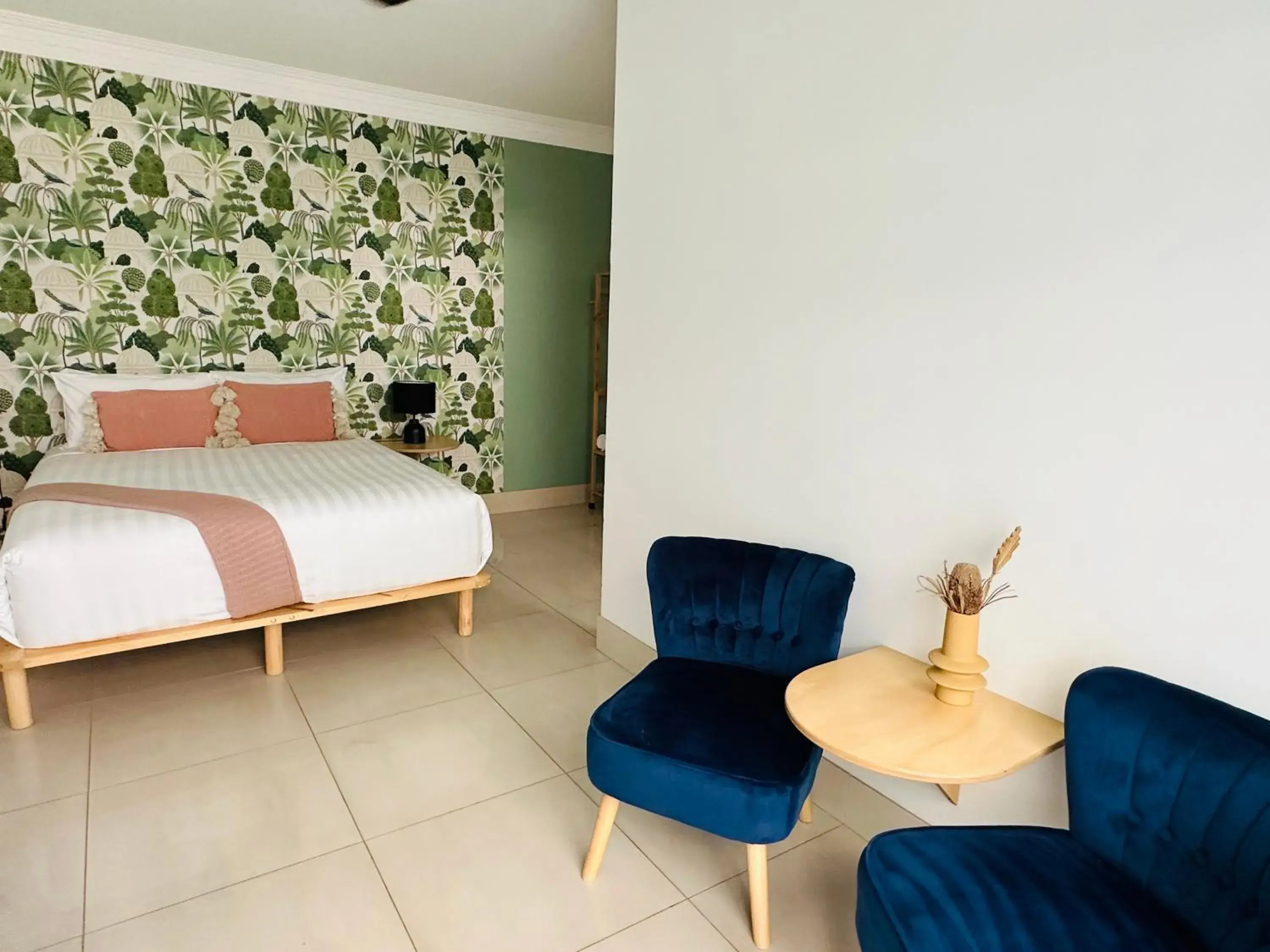 Queen Room with Garden View in Tessa's on the Beach Queen Room with Garden View in Tessa's on the Beach