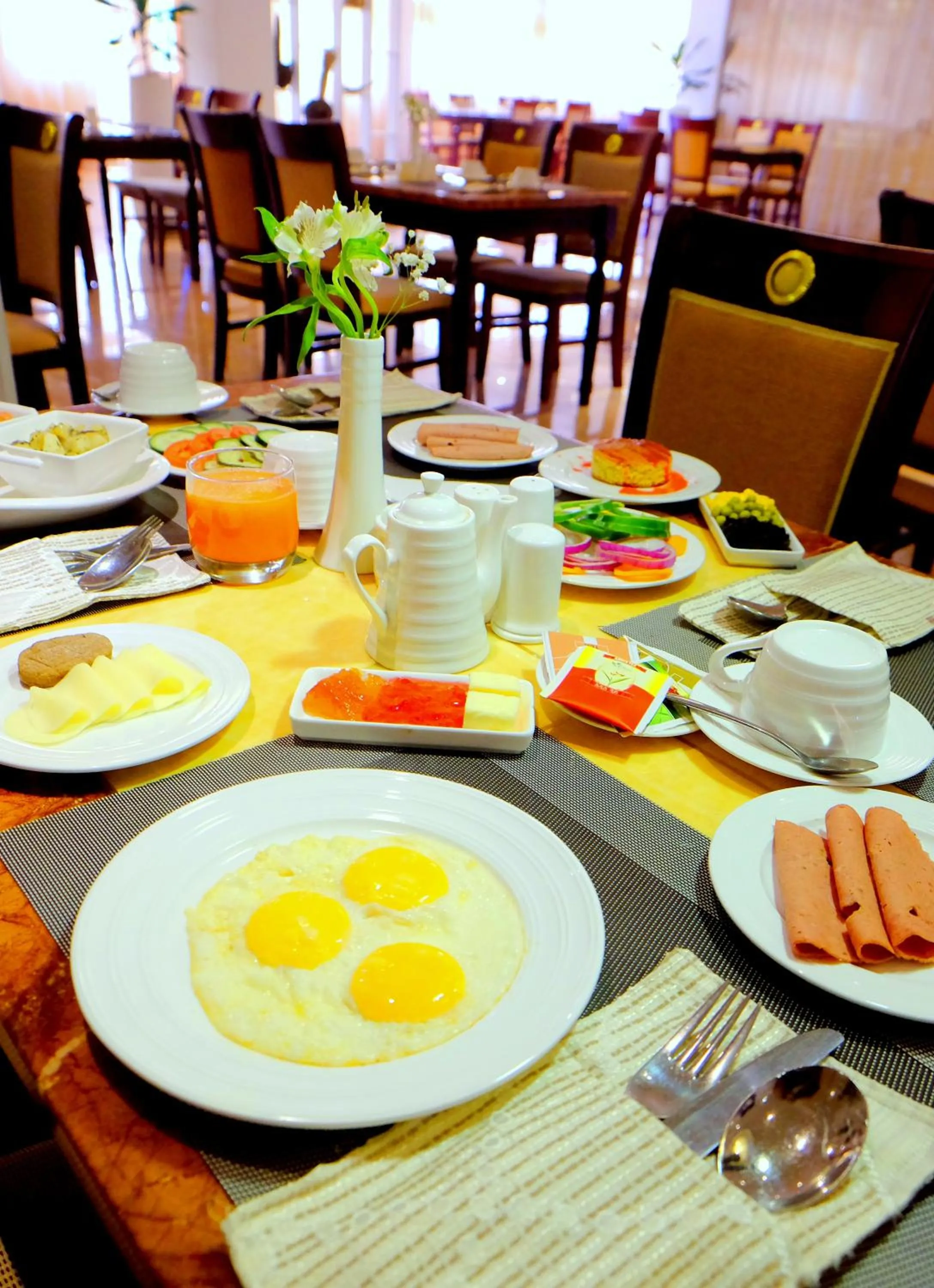 Food and drinks in De Leopol Hotel