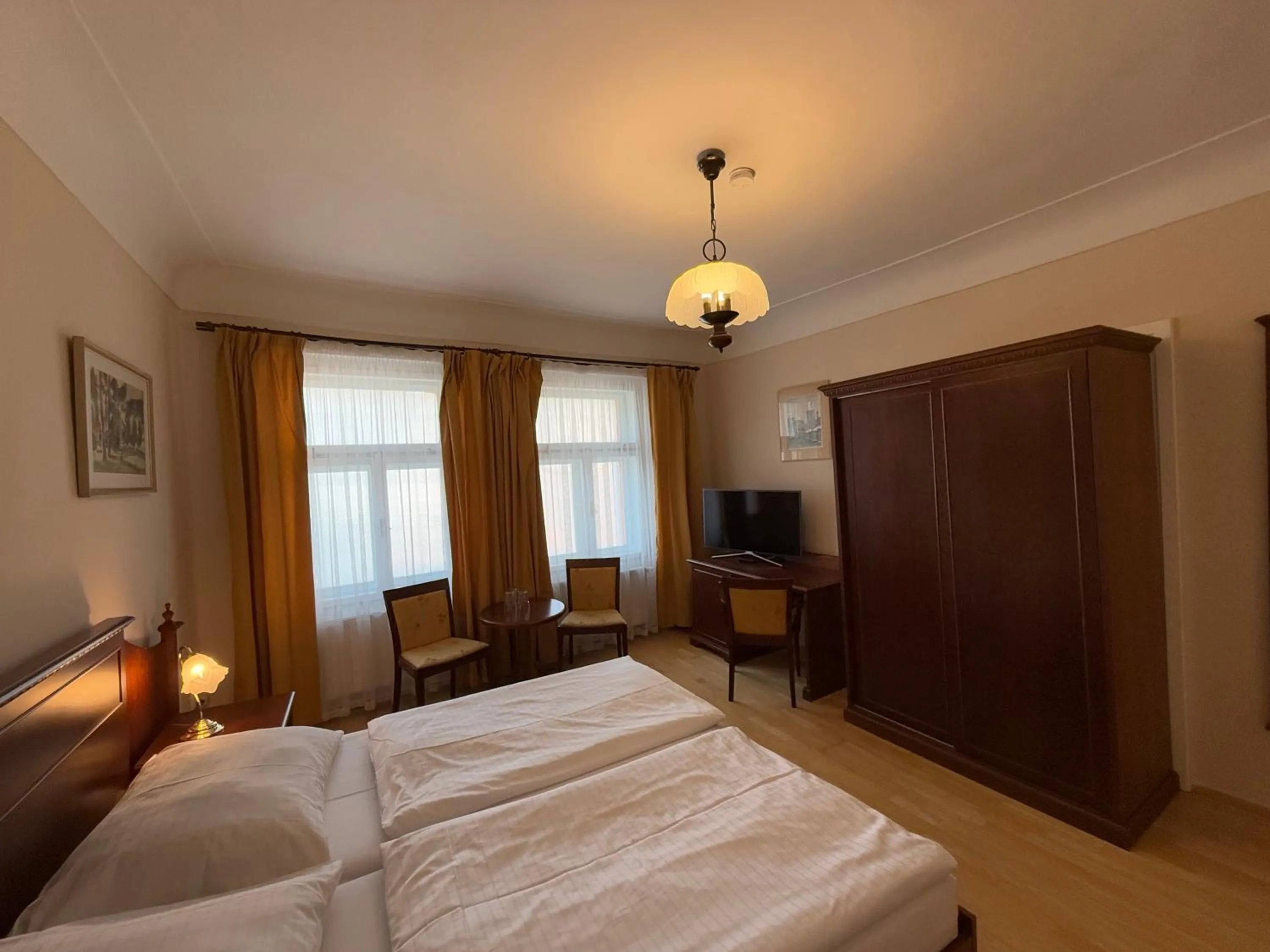 Bedroom, Bed in Hotel King George