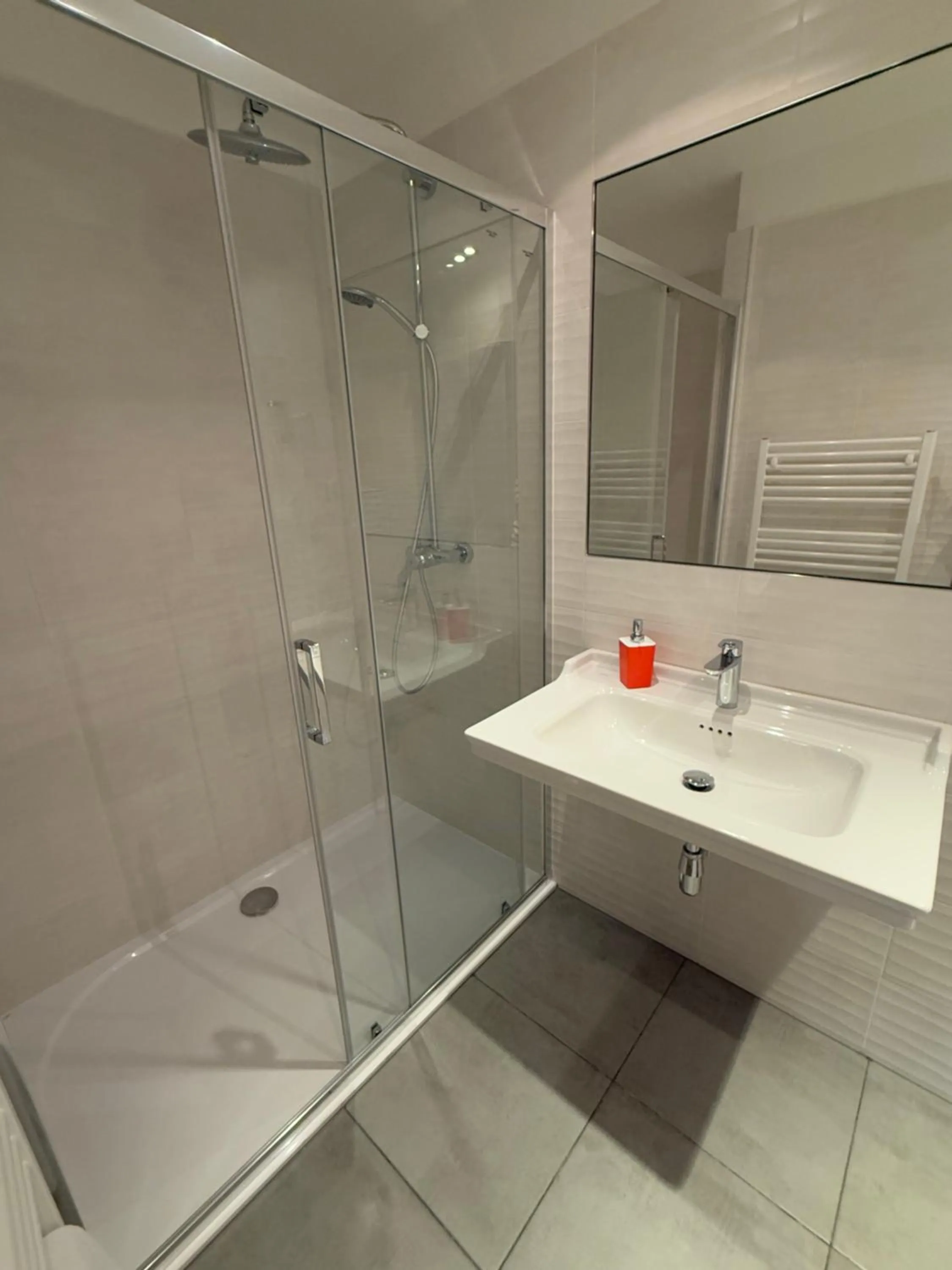 Shower in Hotel King George