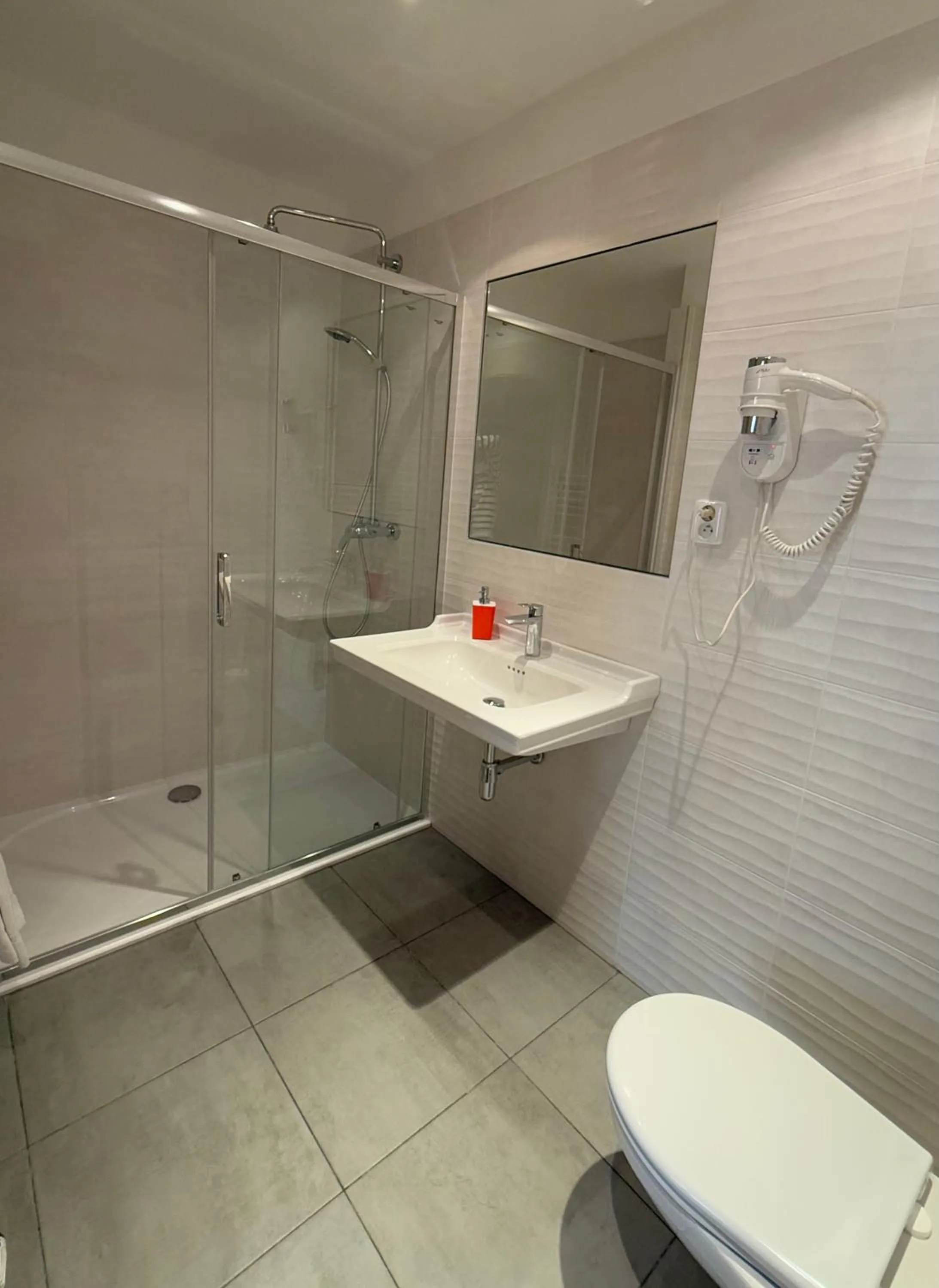 Shower in Hotel King George